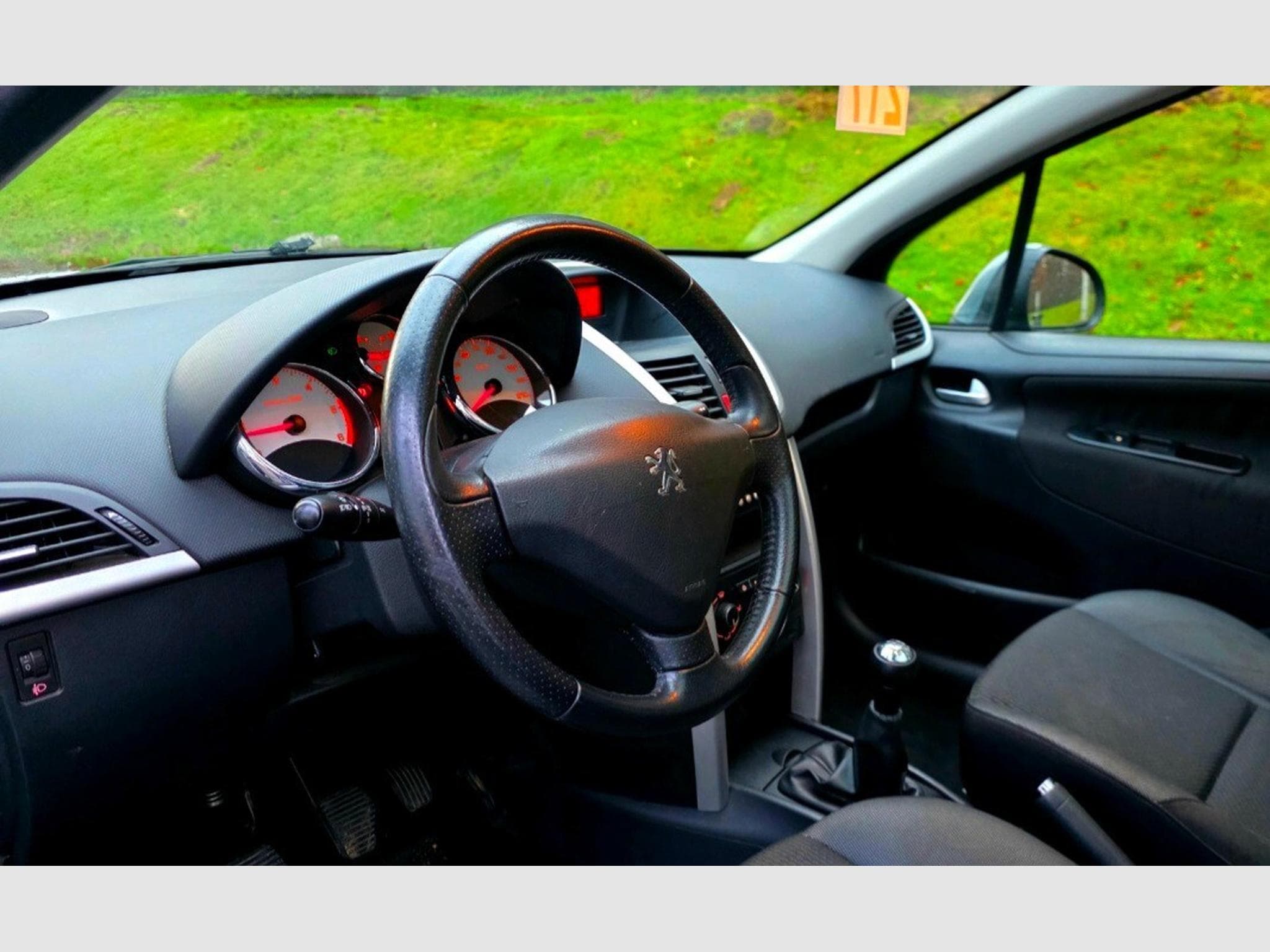 Peugeot 207 1.6 HDI (2008) - Photo 7