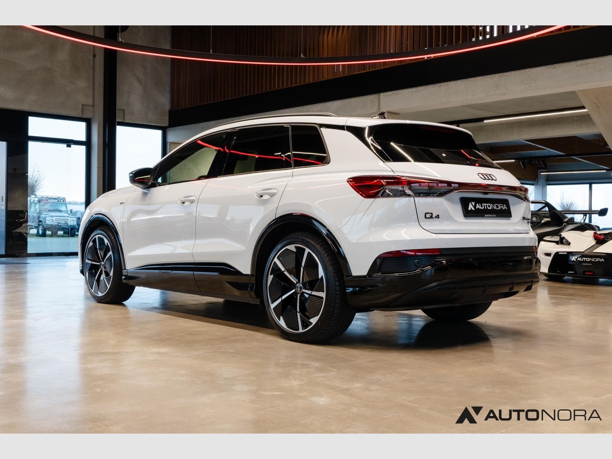 Audi Q4 e-tron 55 quattro S-Line Edition (2024) - Photo 8