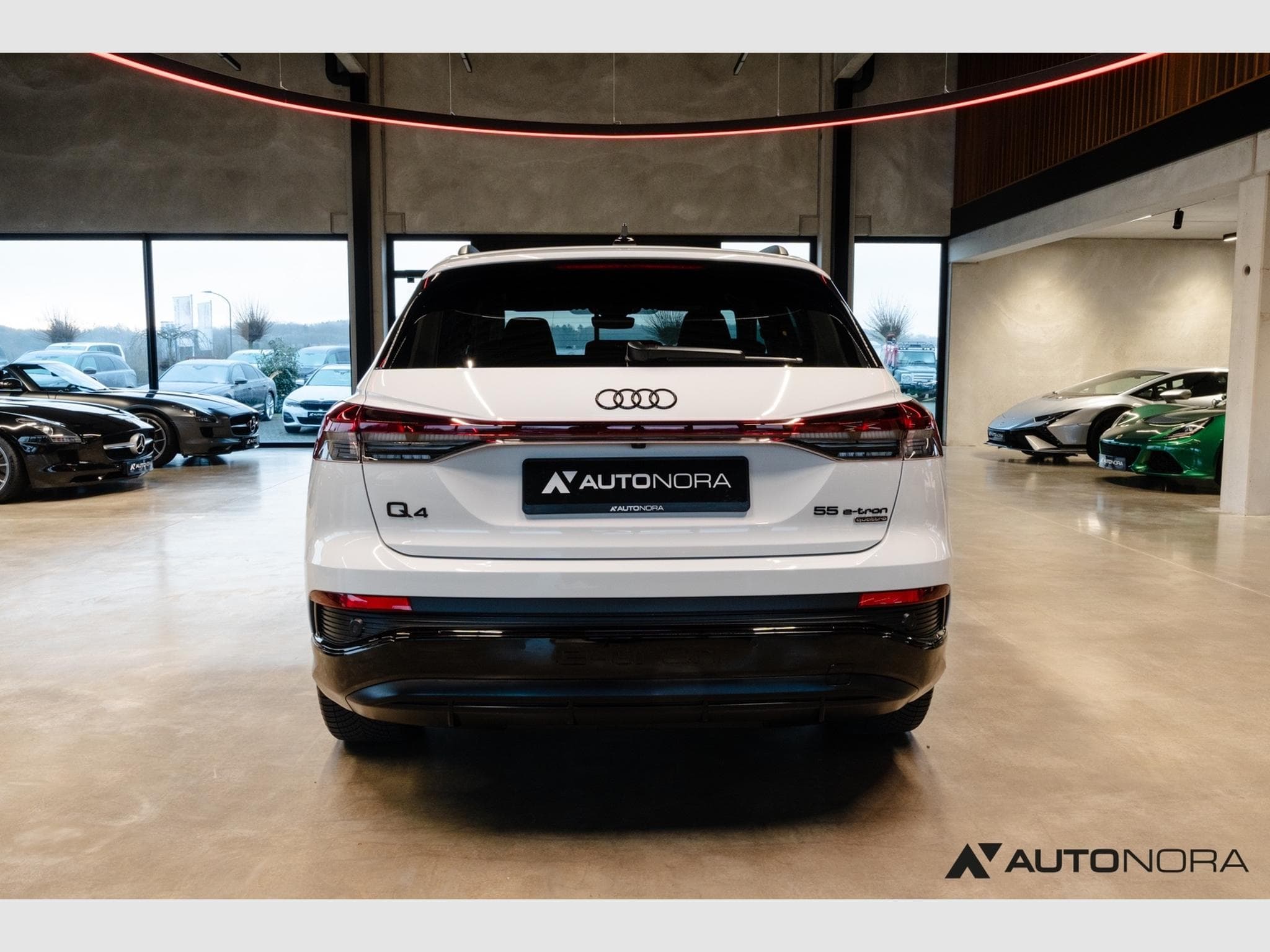 Audi Q4 e-tron 55 quattro S-Line Edition (2024) - Photo 9
