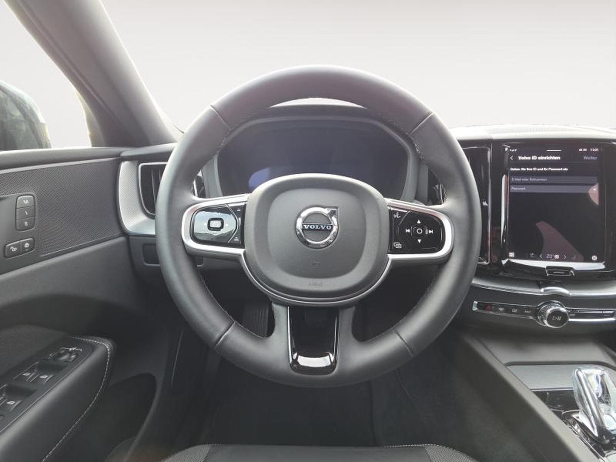Volvo XC60 B5 Black Edition Plus / Essence (2025) - Photo 12