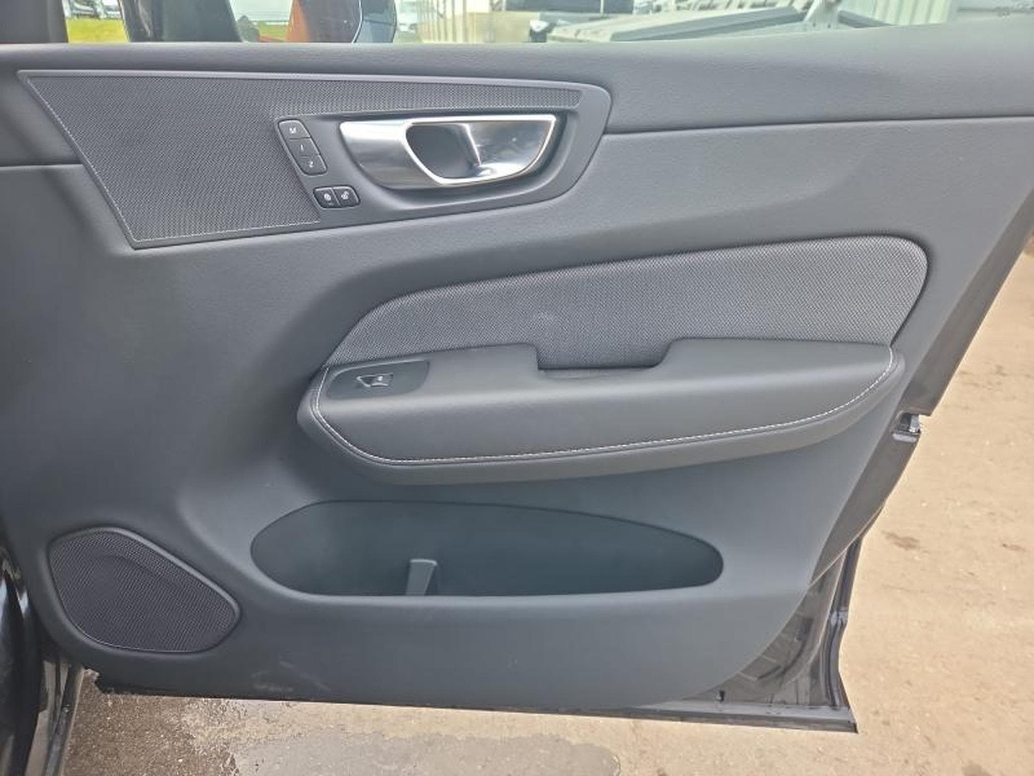 Volvo XC60 B5 Black Edition Plus / Essence (2025) - Photo 21