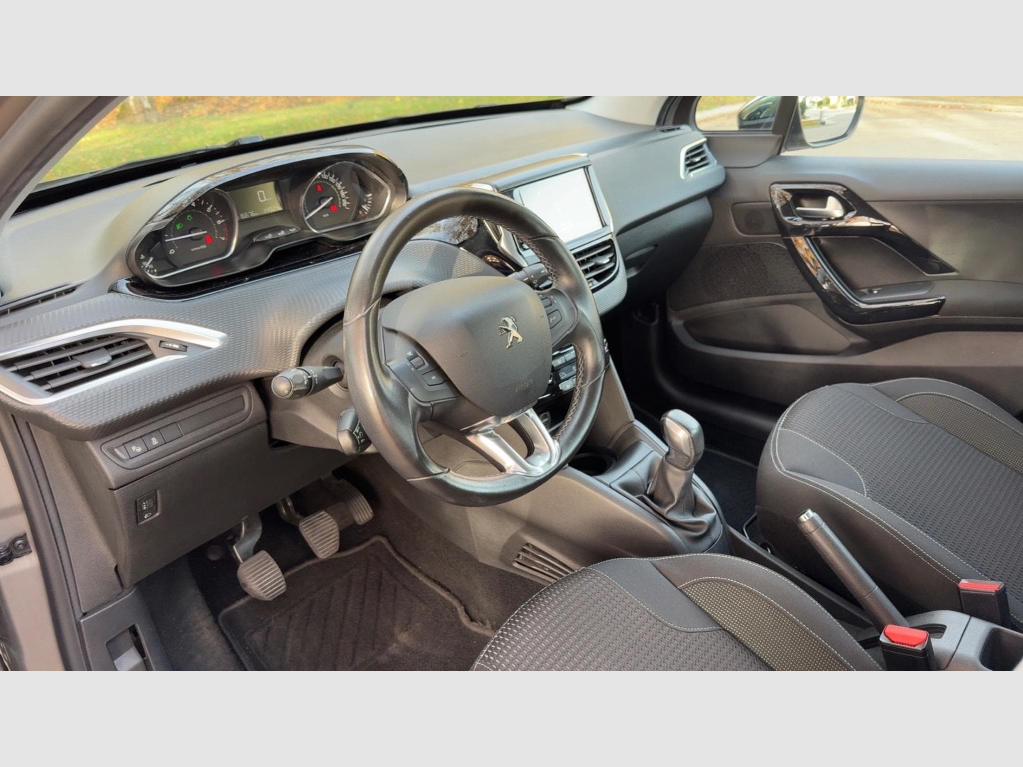 Peugeot 208 1.2 (2015) - Photo 8