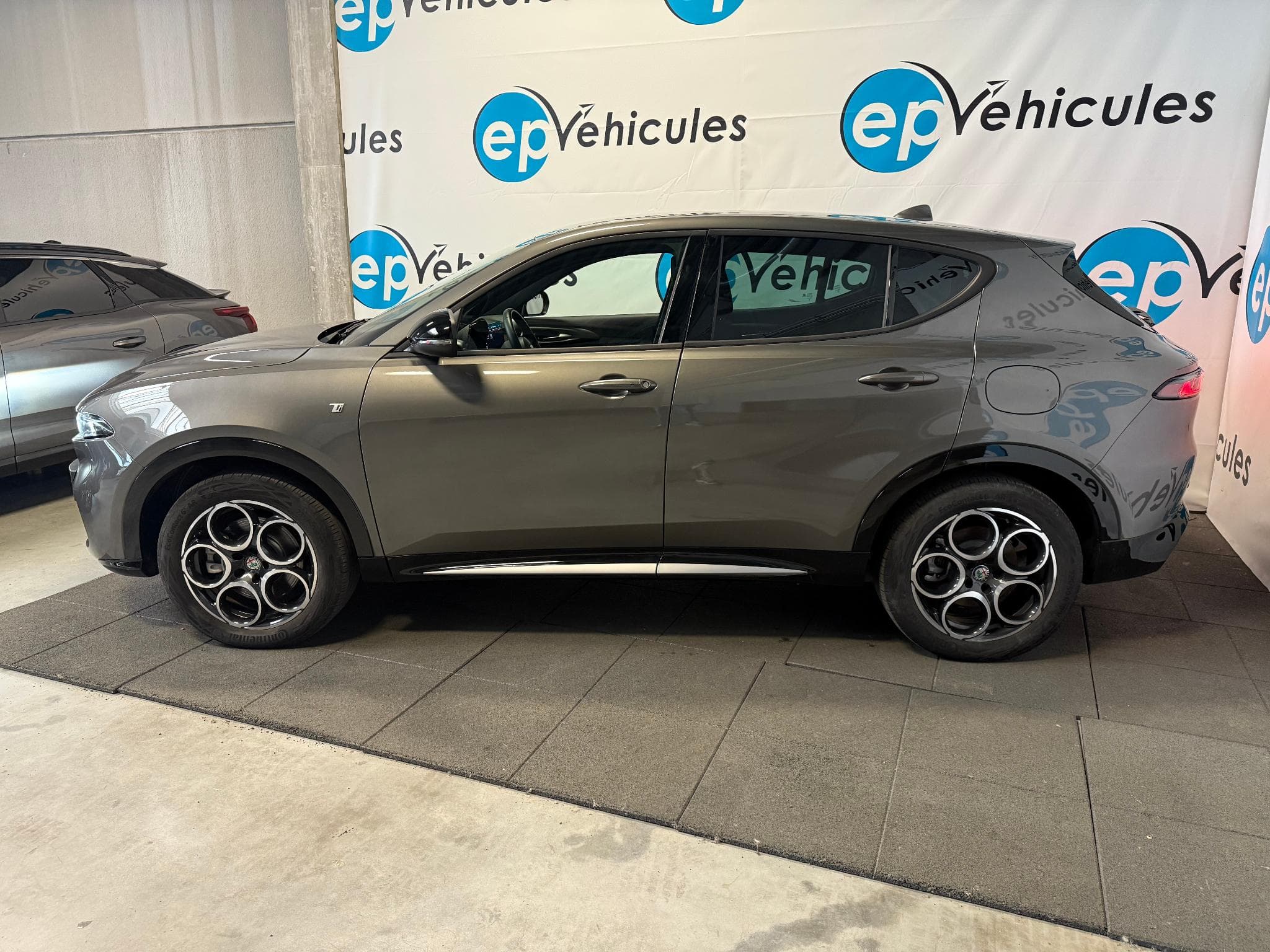 Alfa-Romeo Tonale 1.3 PHEV 280 Q4 AT6 TI (2024) - Photo 2