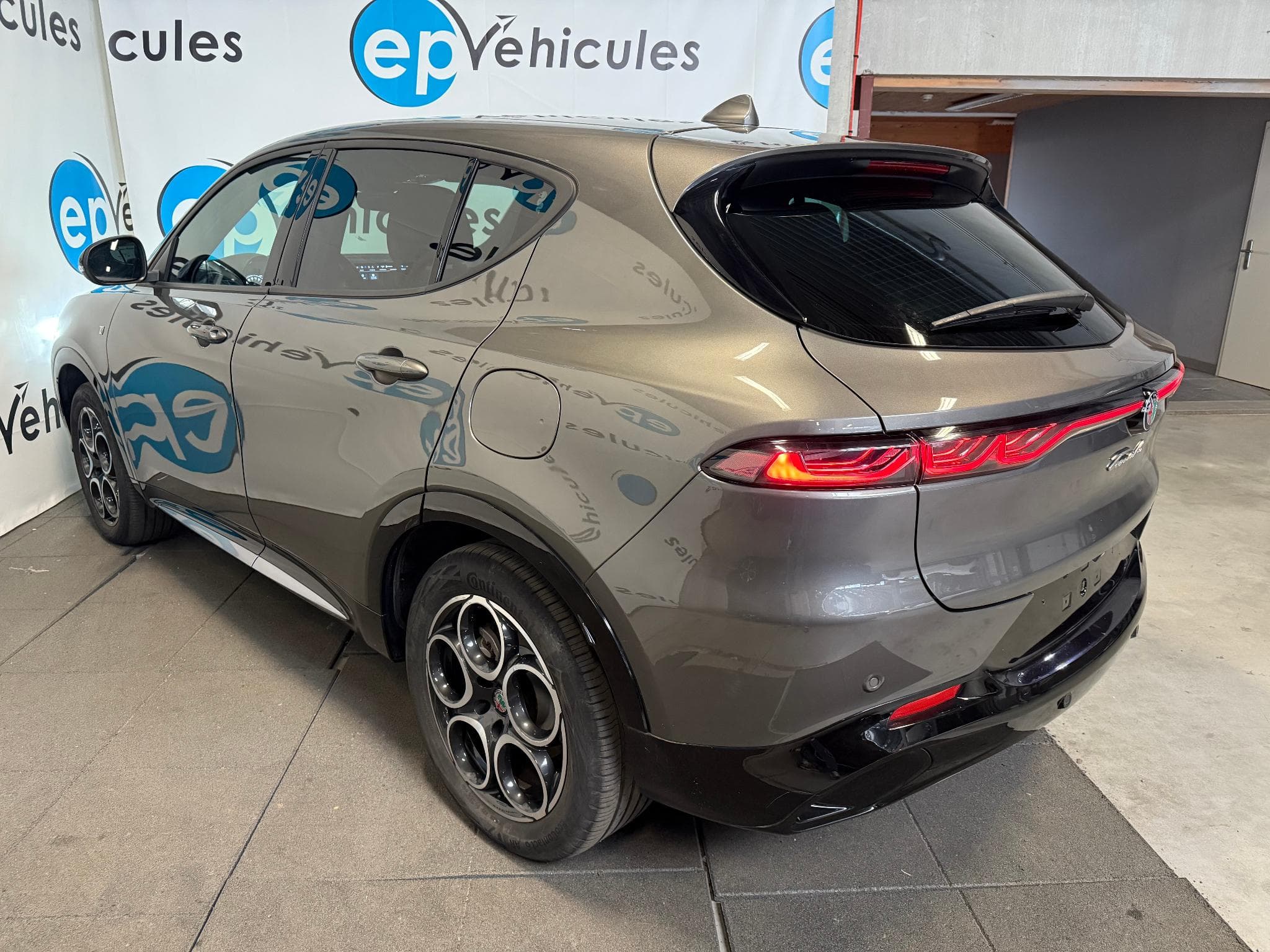 Alfa-Romeo Tonale 1.3 PHEV 280 Q4 AT6 TI (2024) - Photo 3