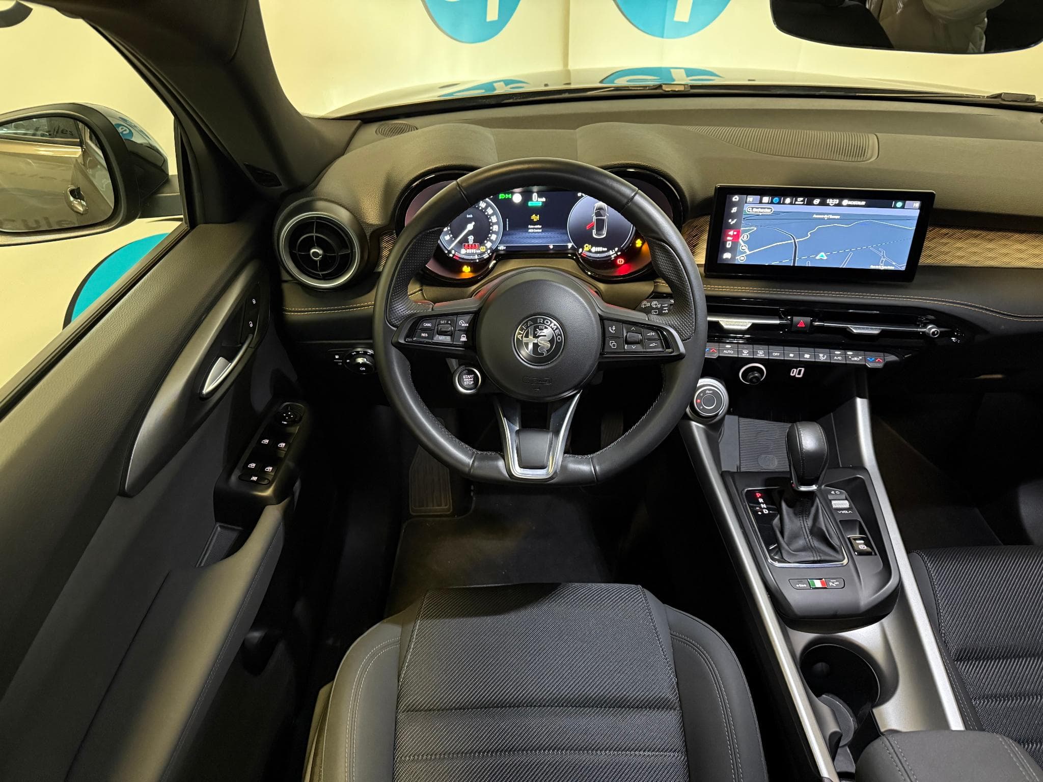 Alfa-Romeo Tonale 1.3 PHEV 280 Q4 AT6 TI (2024) - Photo 4