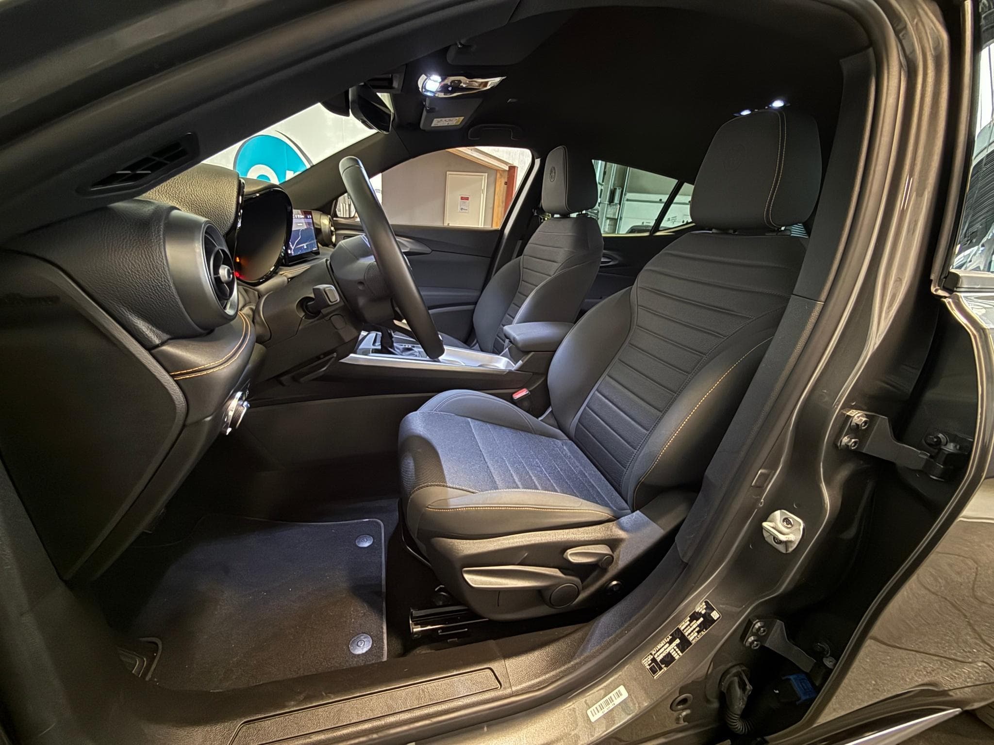 Alfa-Romeo Tonale 1.3 PHEV 280 Q4 AT6 TI (2024) - Photo 5