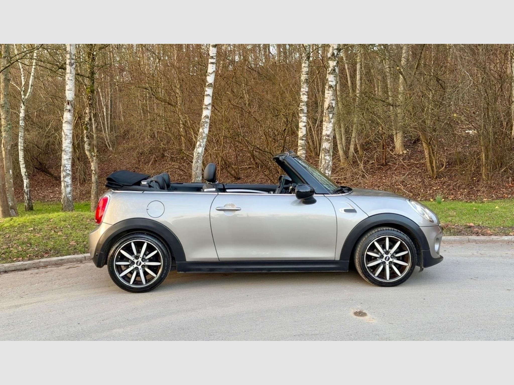 Mini Cabrio Cooper (2018) - Photo 3