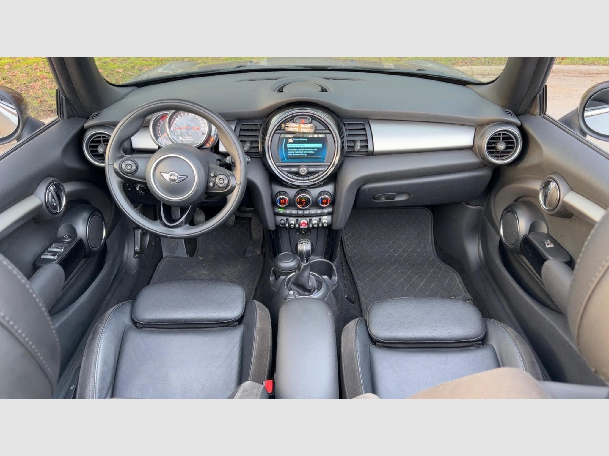 Mini Cabrio Cooper (2018) - Photo 10