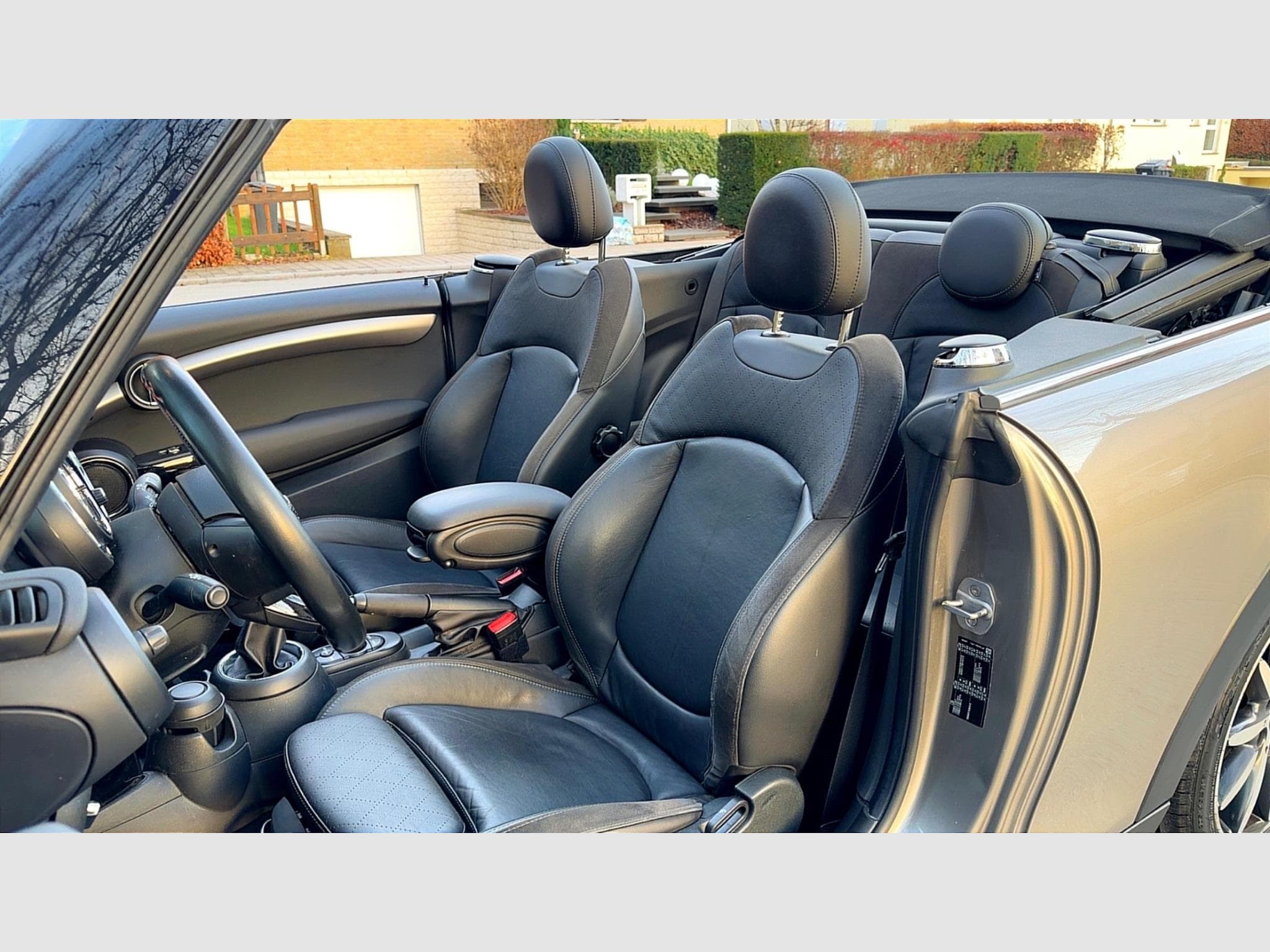 Mini Cabrio Cooper (2018) - Photo 11