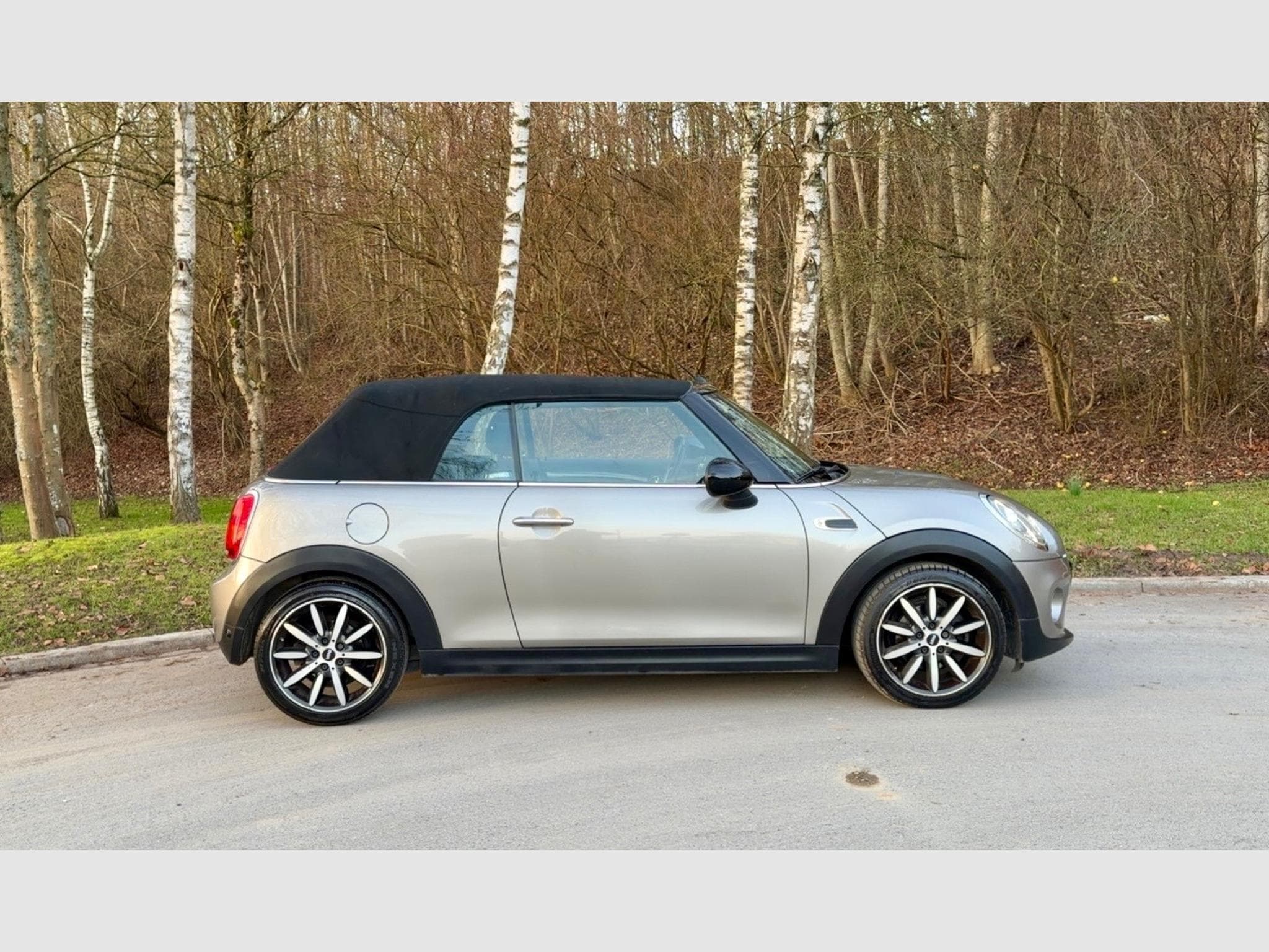 Mini Cabrio Cooper (2018) - Photo 8