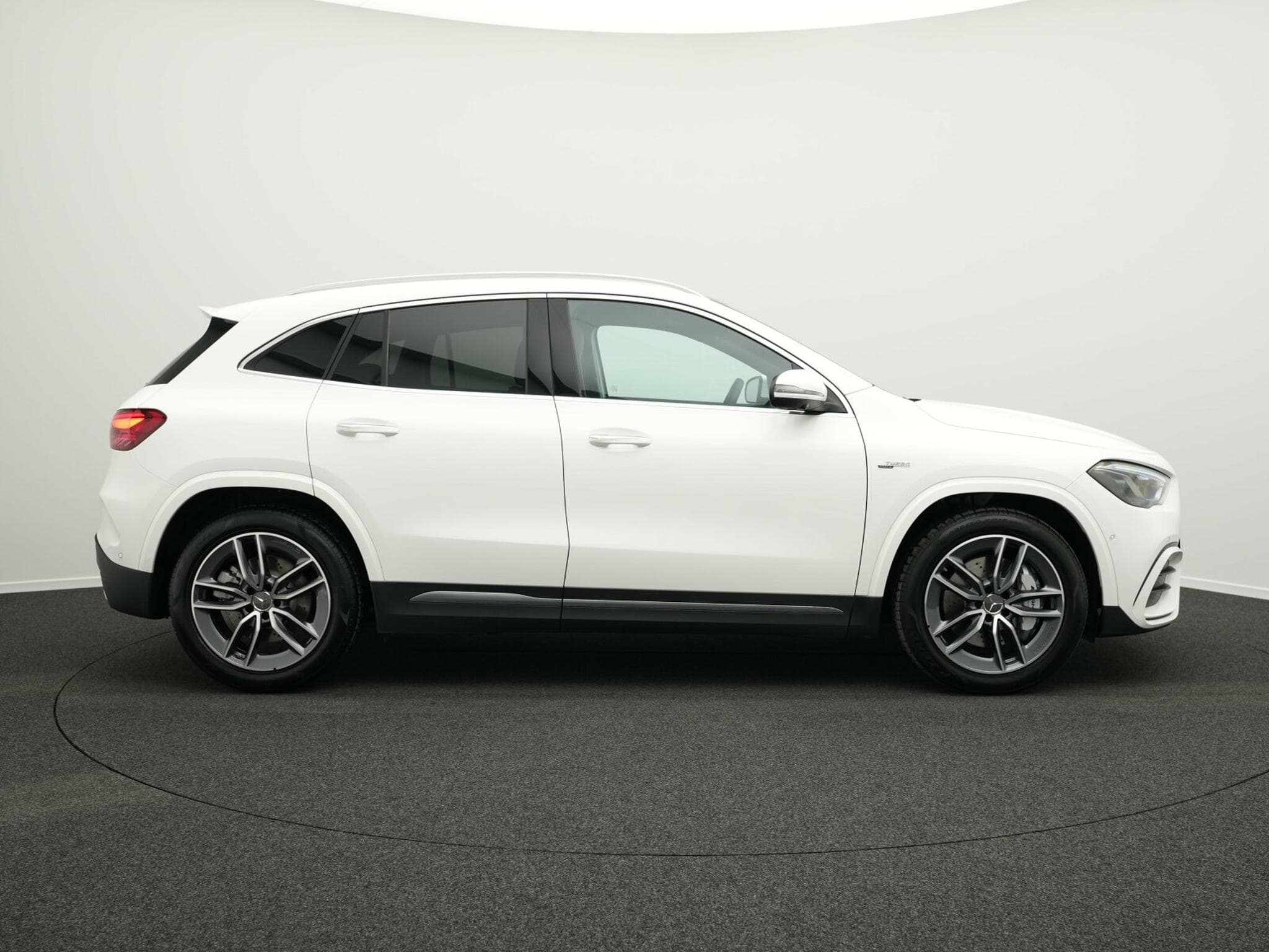 Mercedes GLA 35 AMG 4MATIC Multi+360°+Pano+Kamera+Memo (2024) - Photo 5
