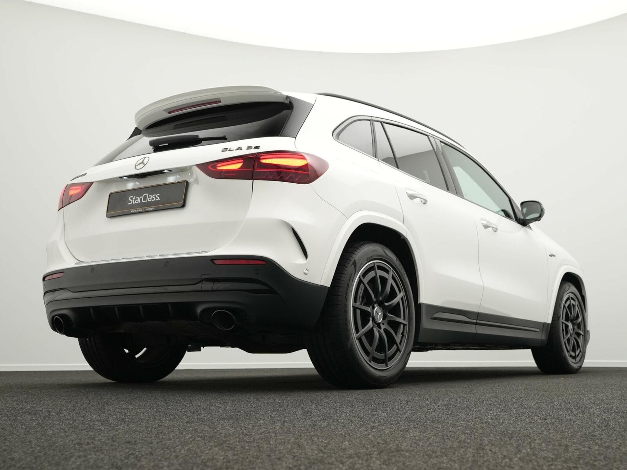 Mercedes GLA 35 AMG 4MATIC Multi+Pano+360°+Night+Burm (2024) - Photo 9