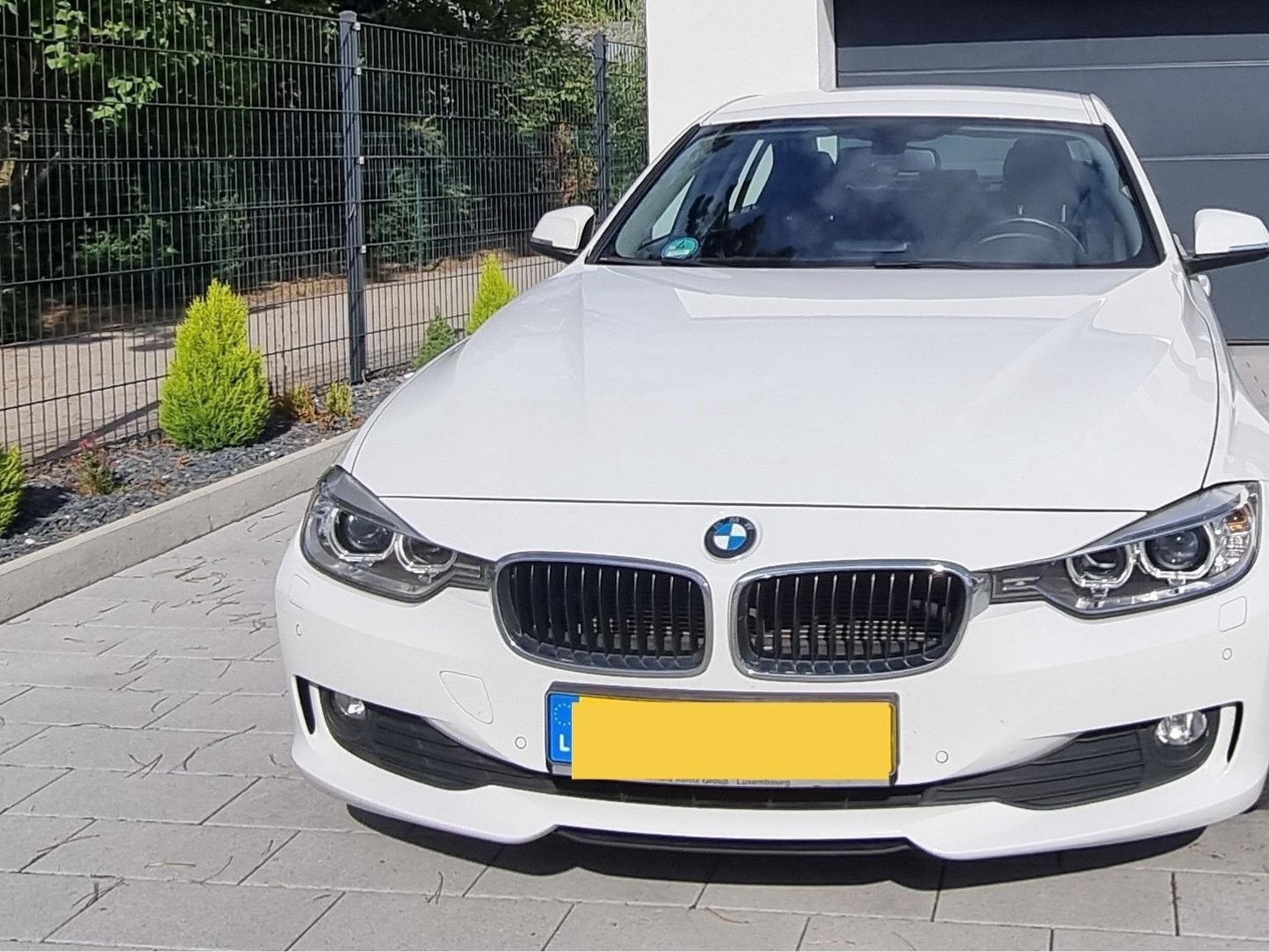 BMW 318 (2014) - Photo 1