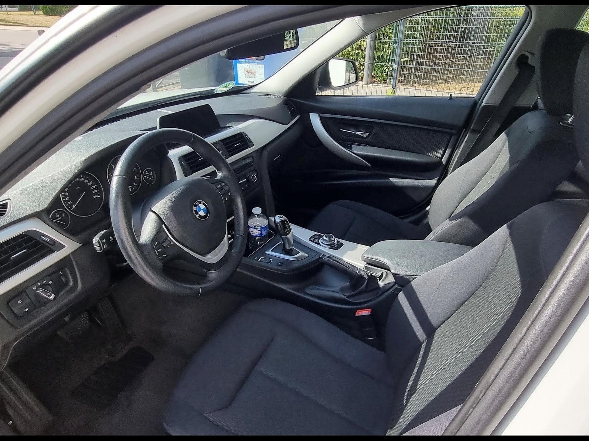 BMW 318 (2014) - Photo 2