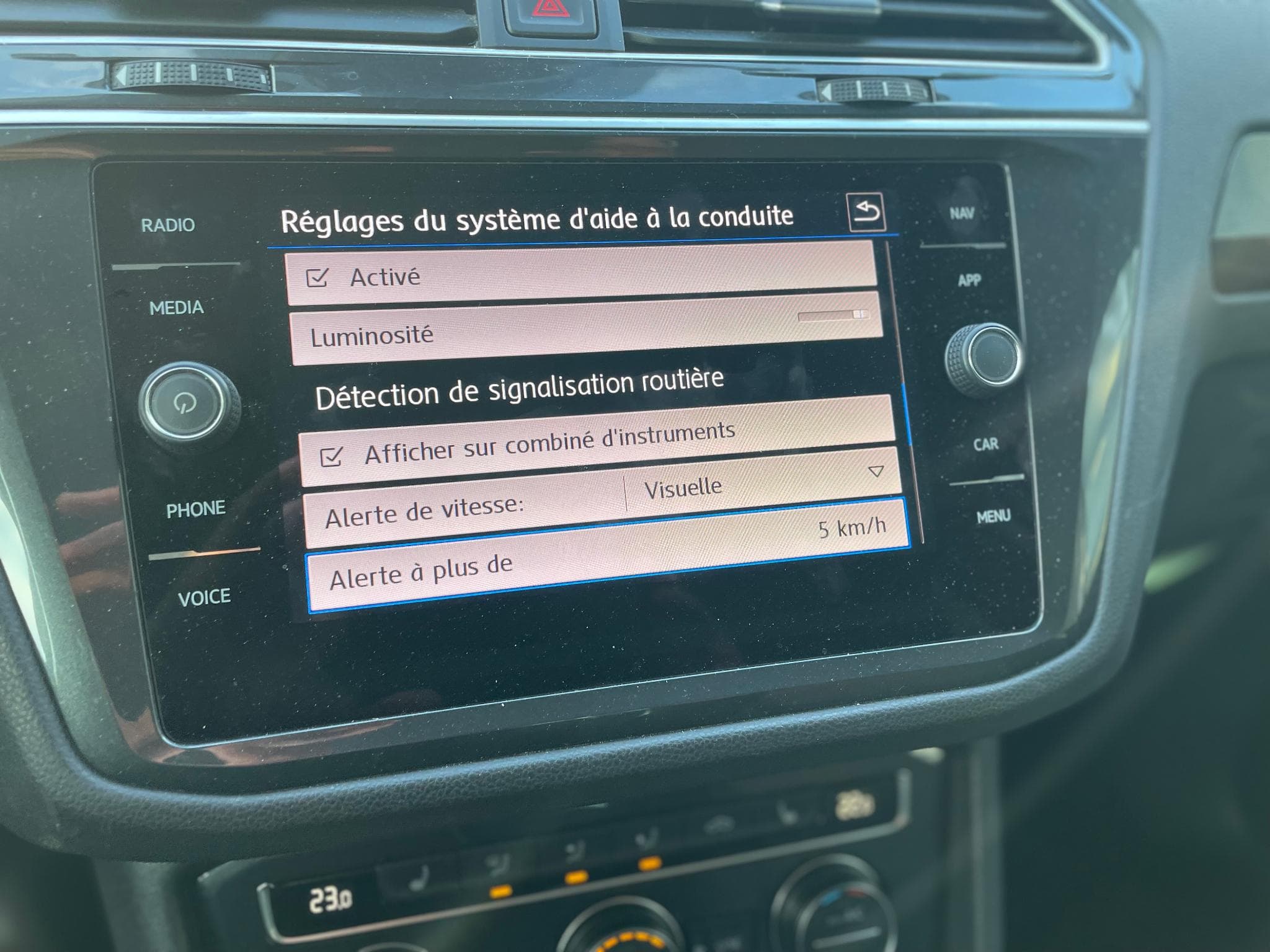 VW Tiguan 1.5 TSI DSG (2020) - Photo 12