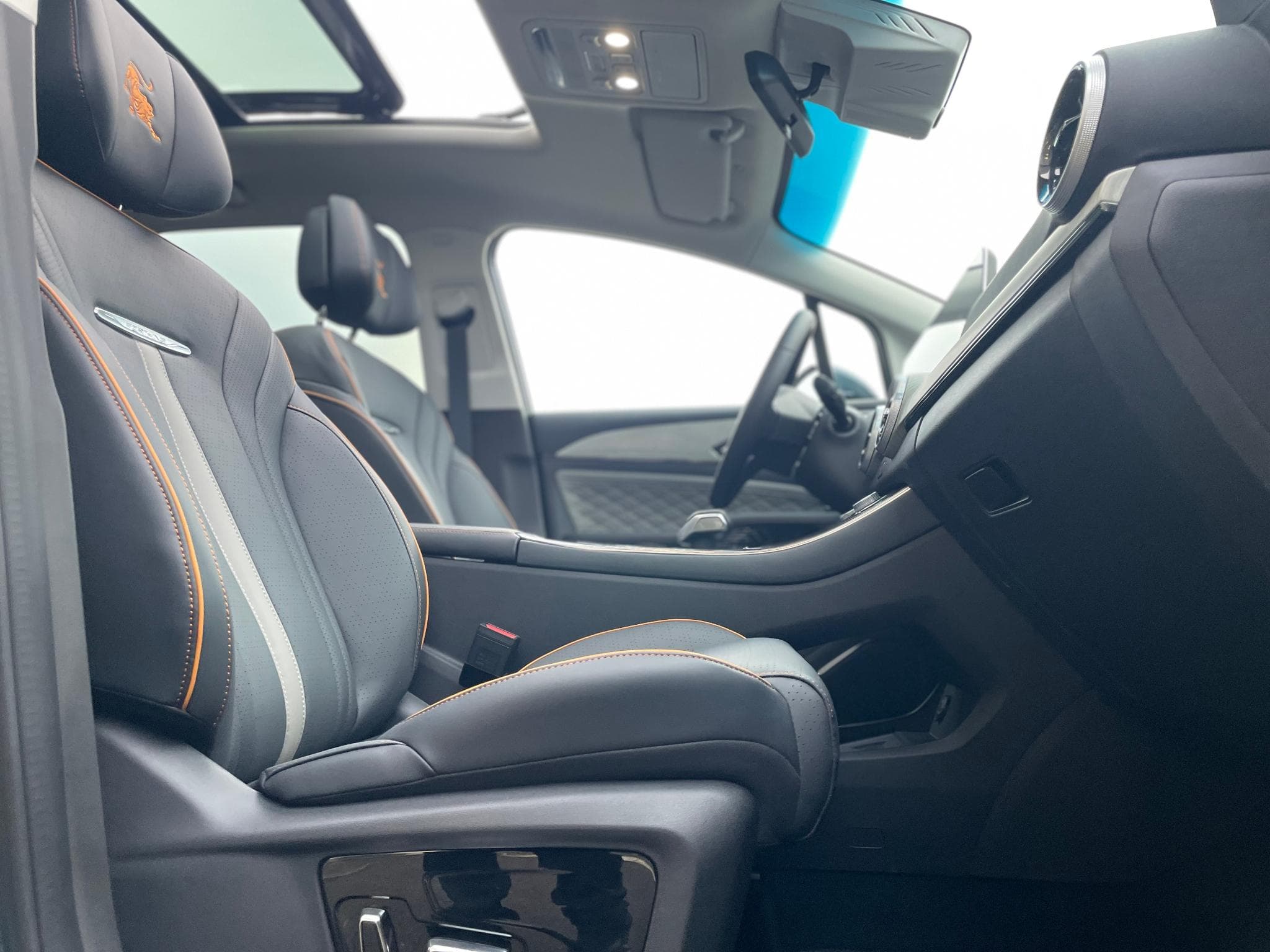 Forthing U-Tour 1.5 Turbo Auto Neuve 7 PLACES (2027) - Photo 4