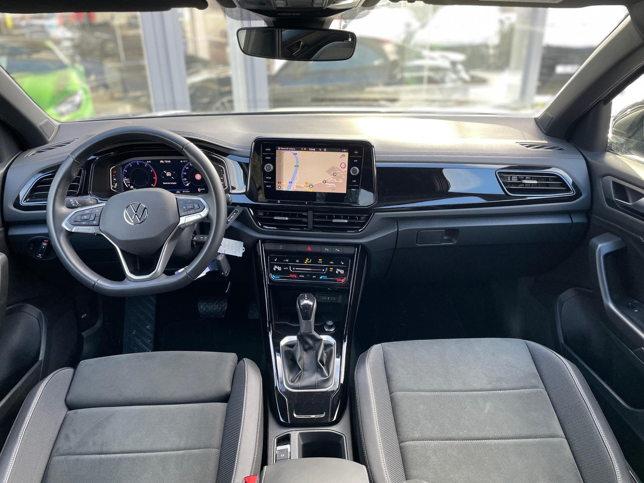 VW T-Roc 1.5L TSi 150 DSG (2024) - Photo 12