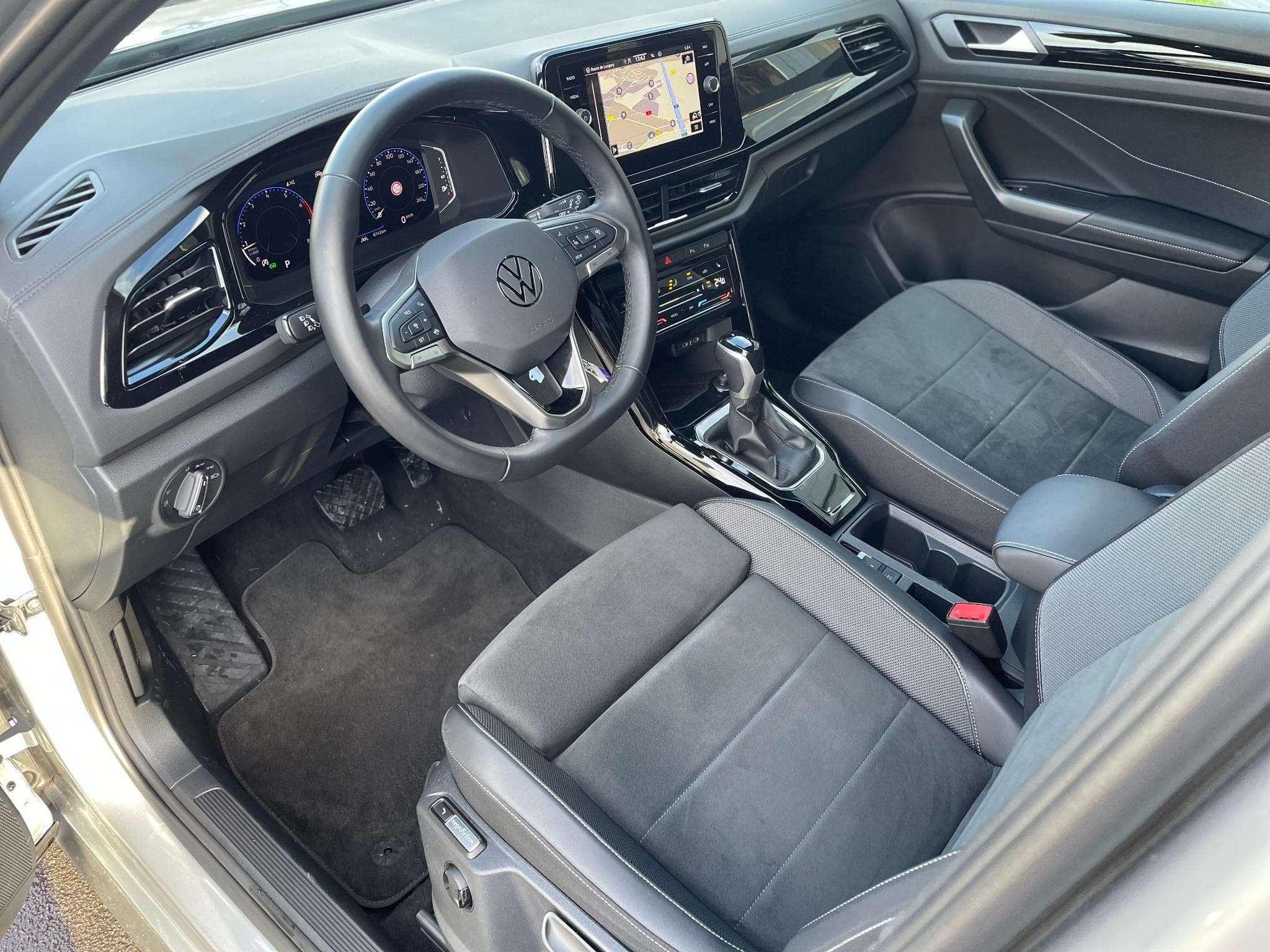 VW T-Roc 1.5L TSi 150 DSG (2024) - Photo 6