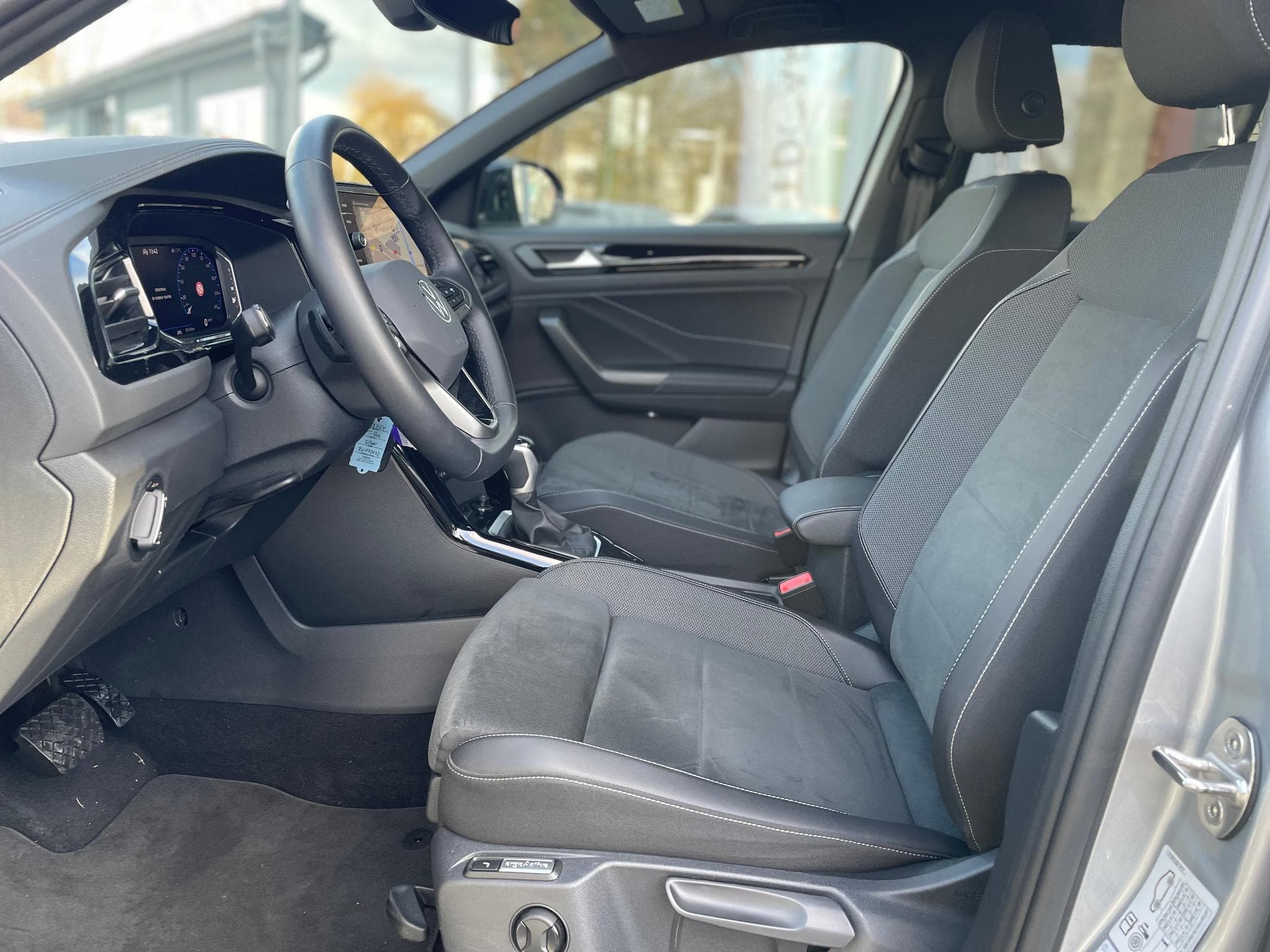 VW T-Roc 1.5L TSi 150 DSG (2024) - Photo 7