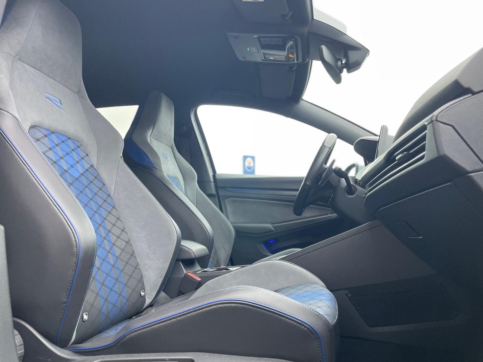 VW Golf 8 R DSG 4Motion Performance (2021) - Foto 4