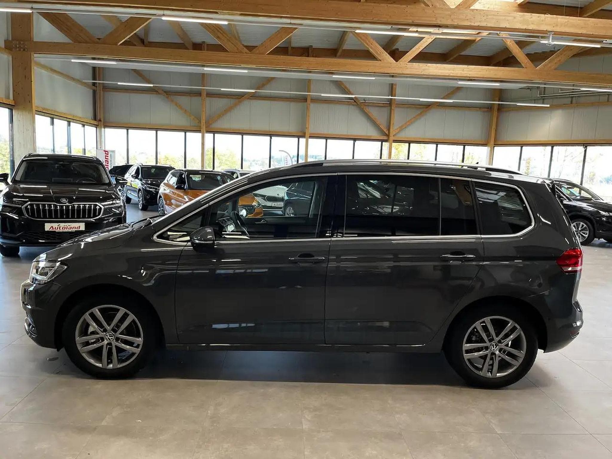 VW Touran (2025) - Foto 24