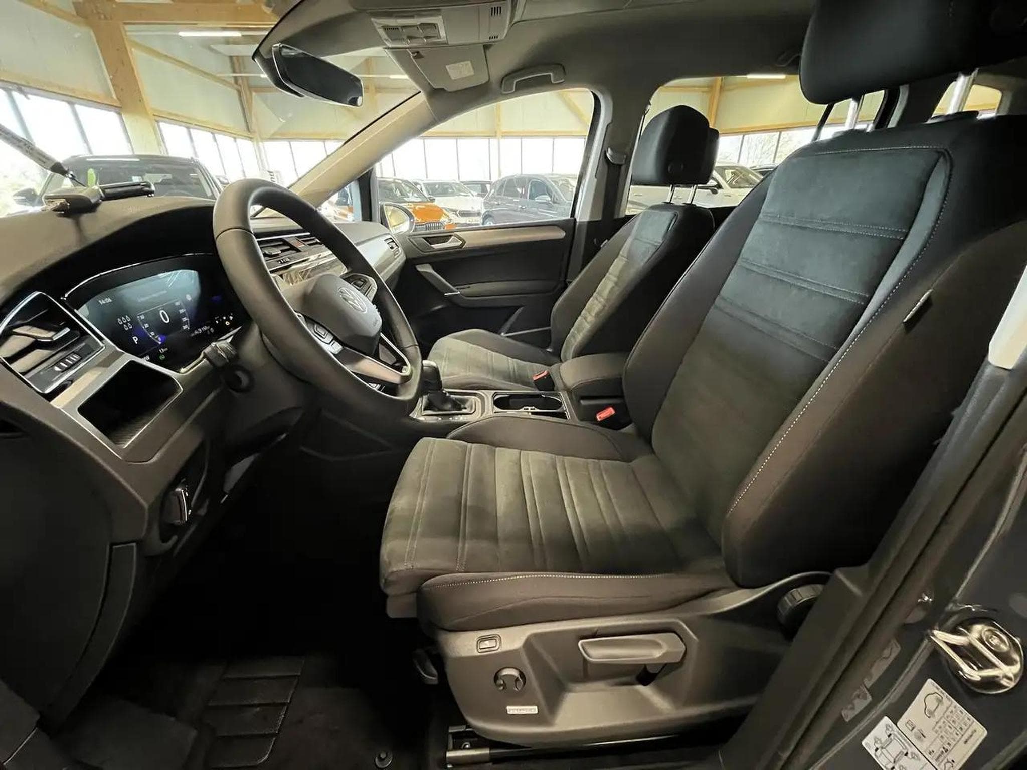 VW Touran (2025) - Foto 9