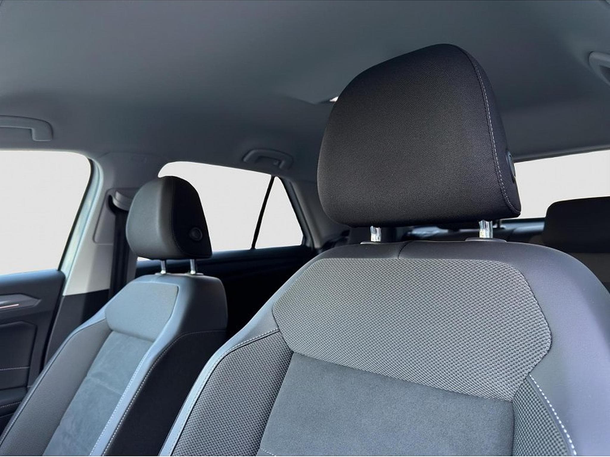 VW T-Roc (2025) - Foto 24