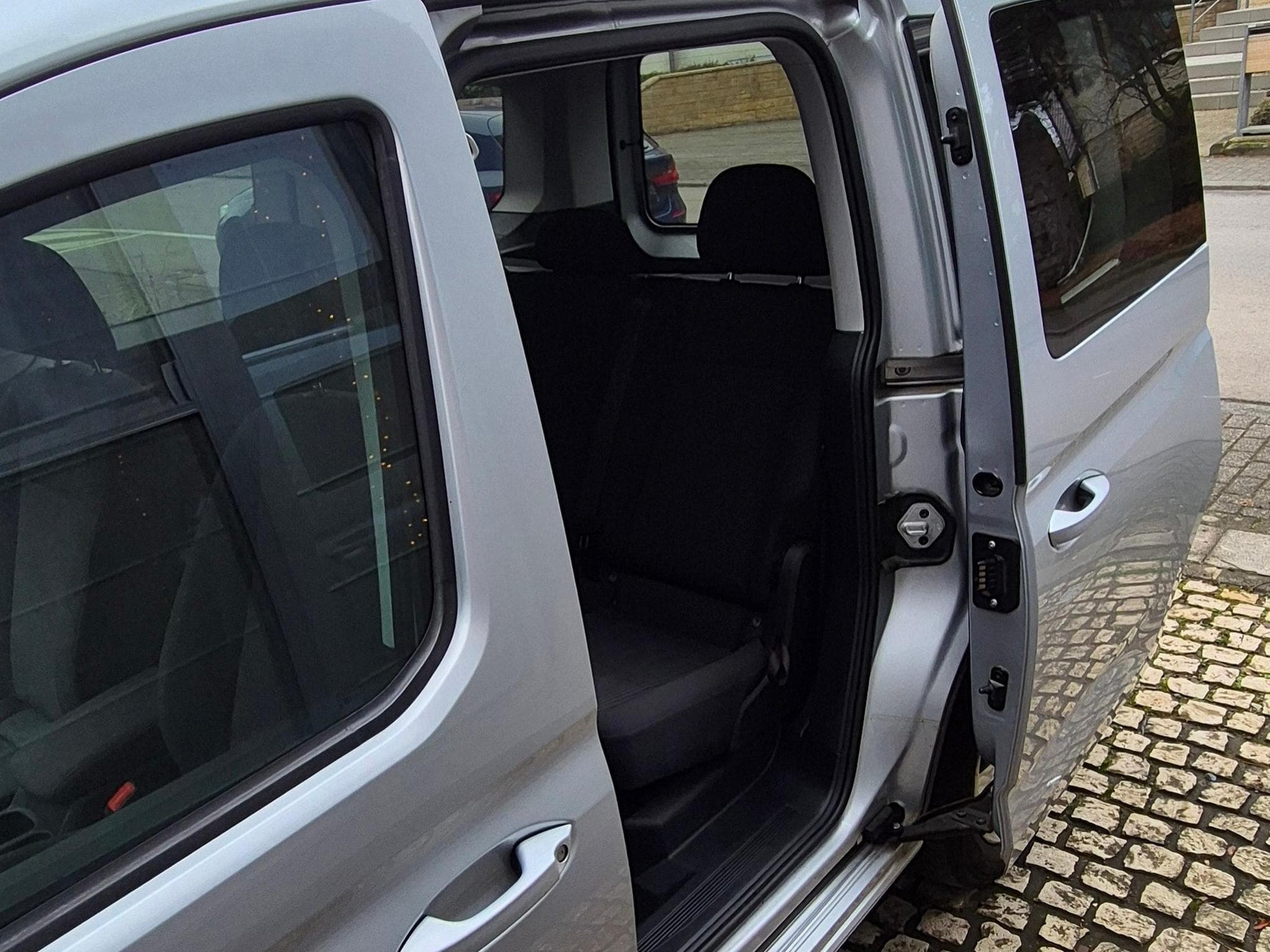 VW Caddy TSI AG7 (2023) - Foto 4