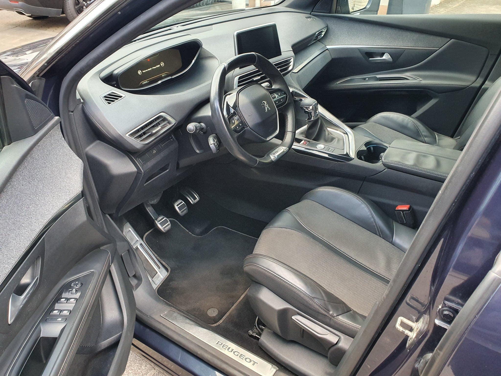 Peugeot 5008 GT, 1.2l 130cv, Allure, camera 360, panorama, 7 pl (2017) - Photo 9