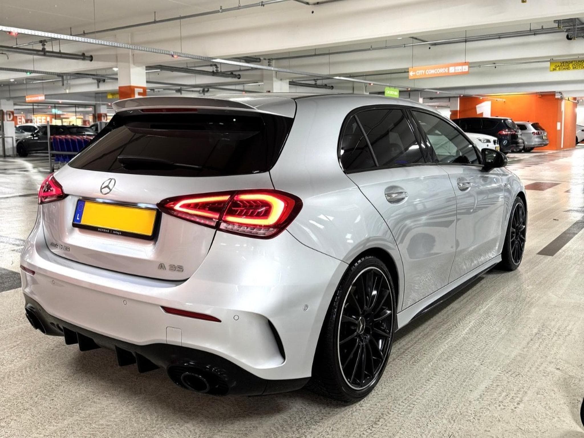 Mercedes A 35 AMG AMG 4MATIC Multi+Pano+Burm+Night (2020) - Foto 2