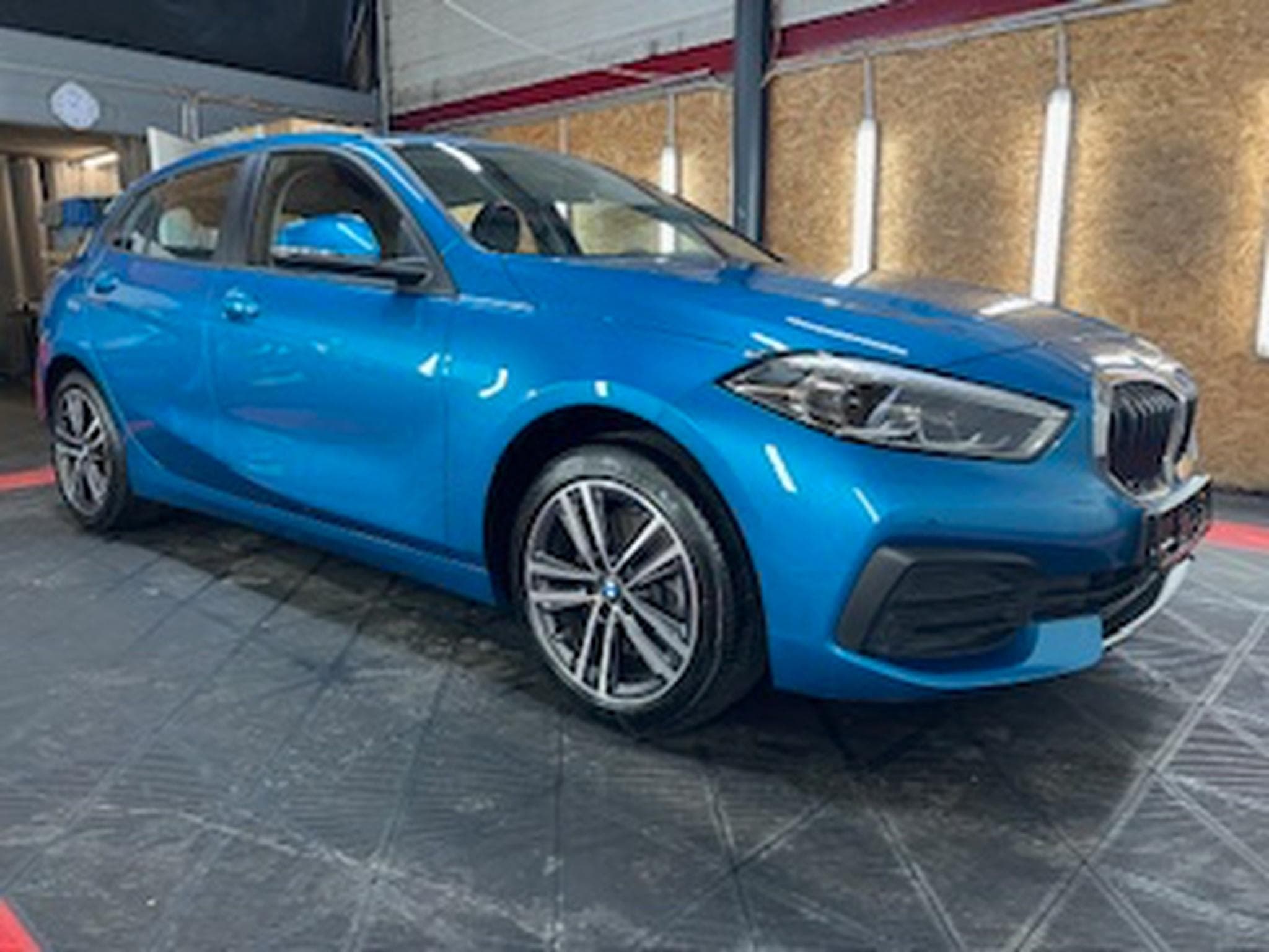 BMW 118 IA Business Edition Automatique (2023) - Foto 1