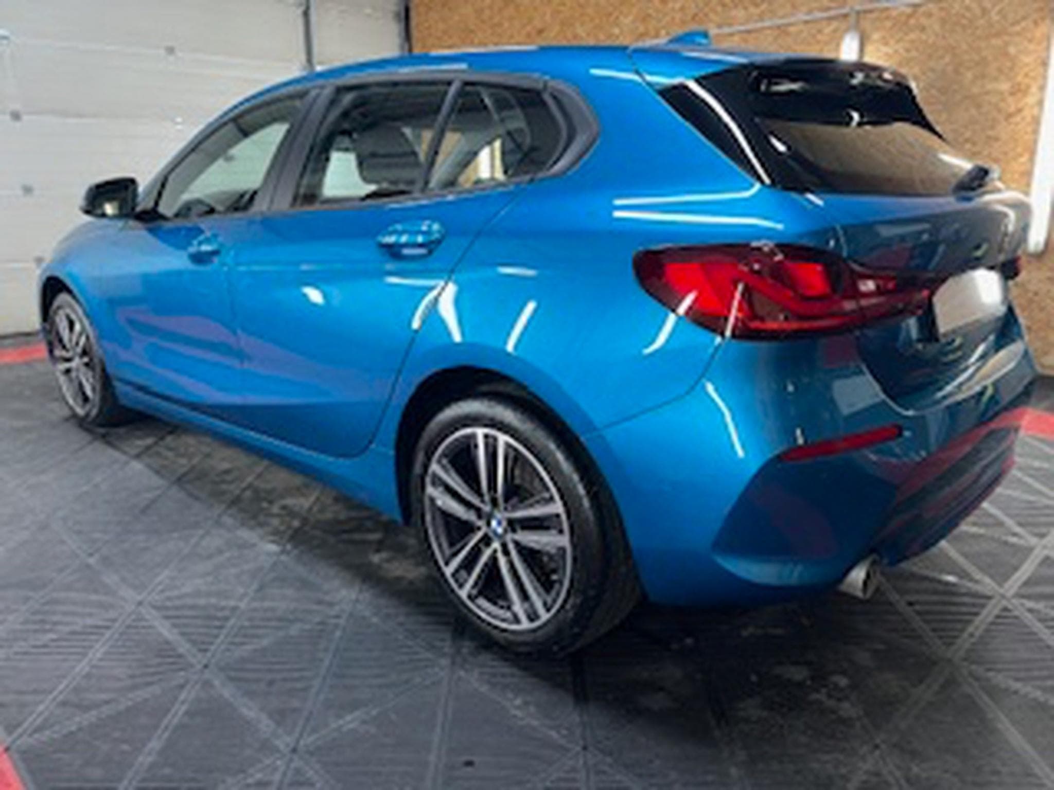 BMW 118 IA Business Edition Automatique (2023) - Foto 4