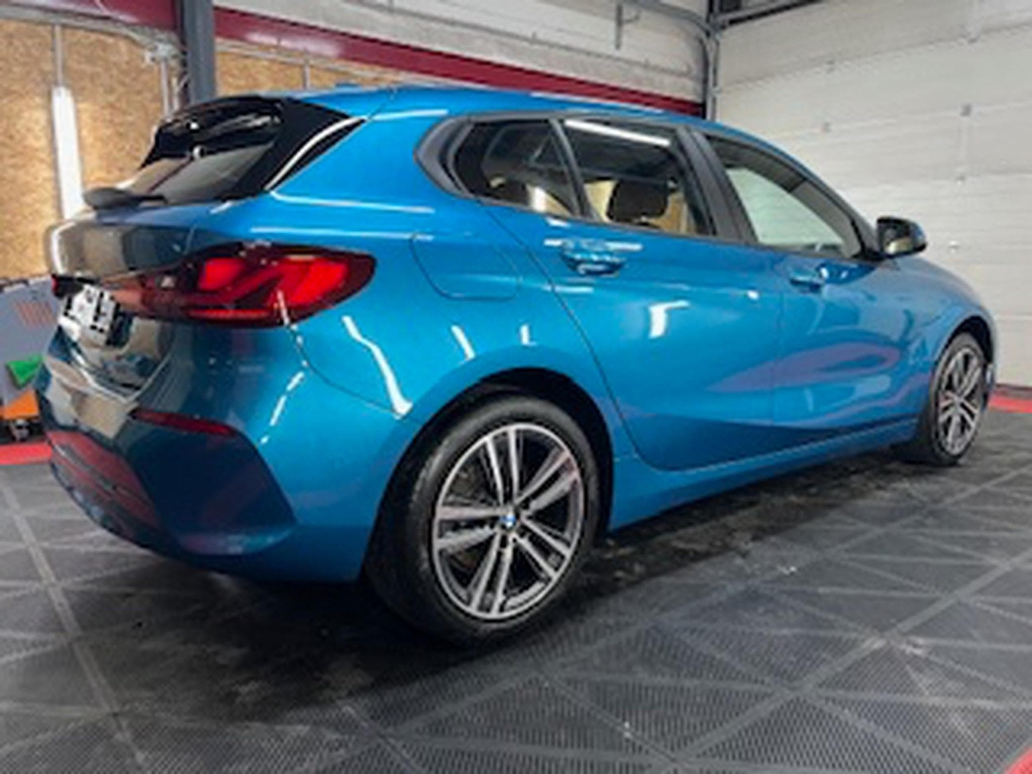 BMW 118 IA Business Edition Automatique (2023) - Foto 2