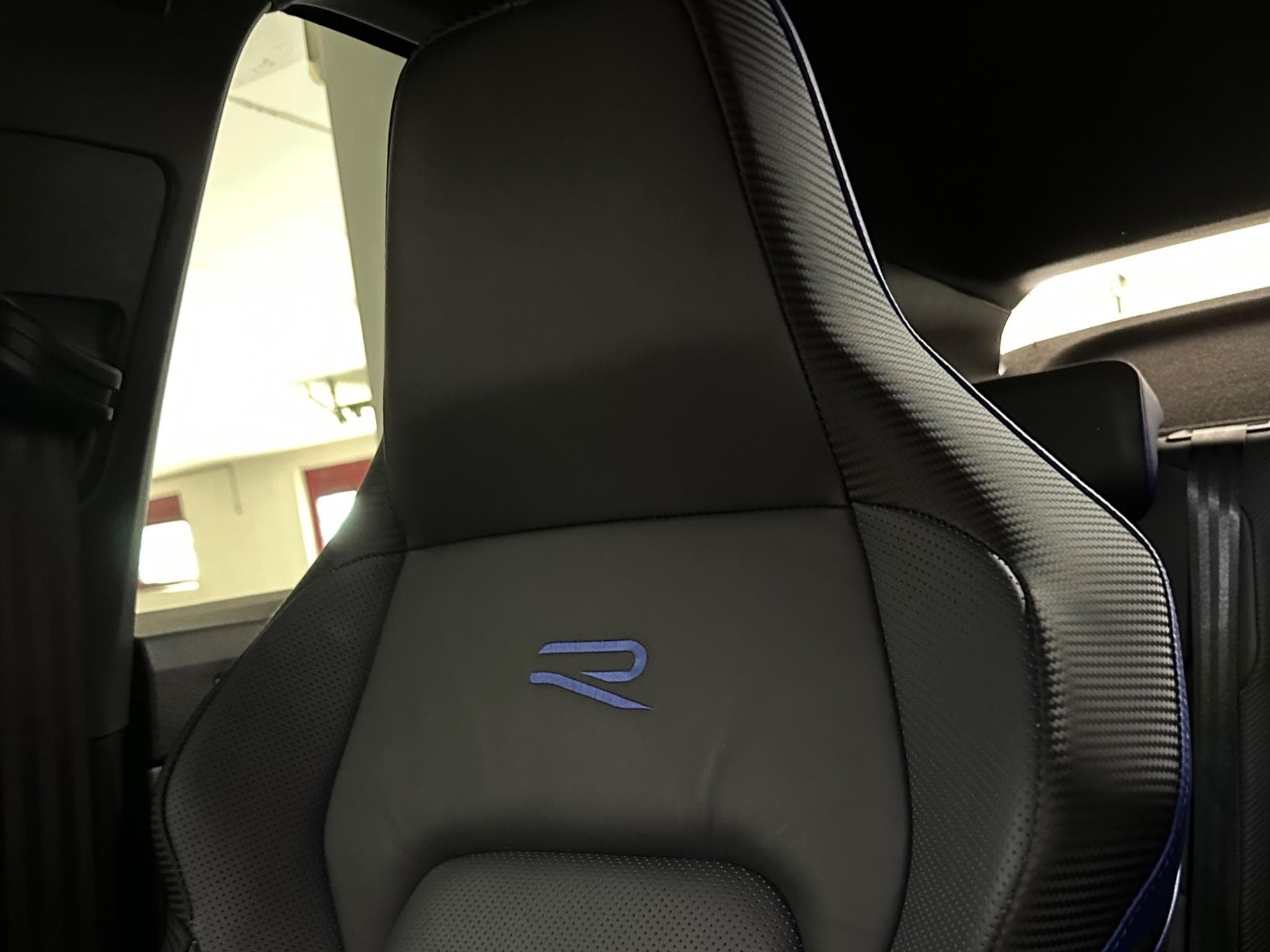 VW Golf Golf R – Série Spéciale “20 Years” (2024) - Foto 9