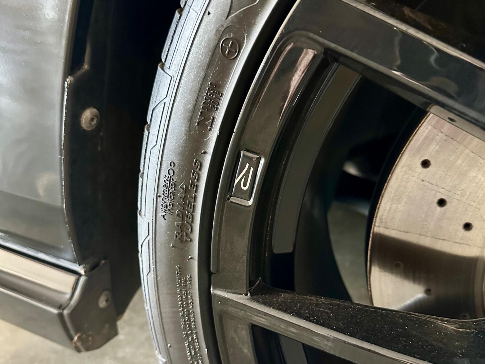 VW Golf Golf R – Série Spéciale “20 Years” (2024) - Foto 14