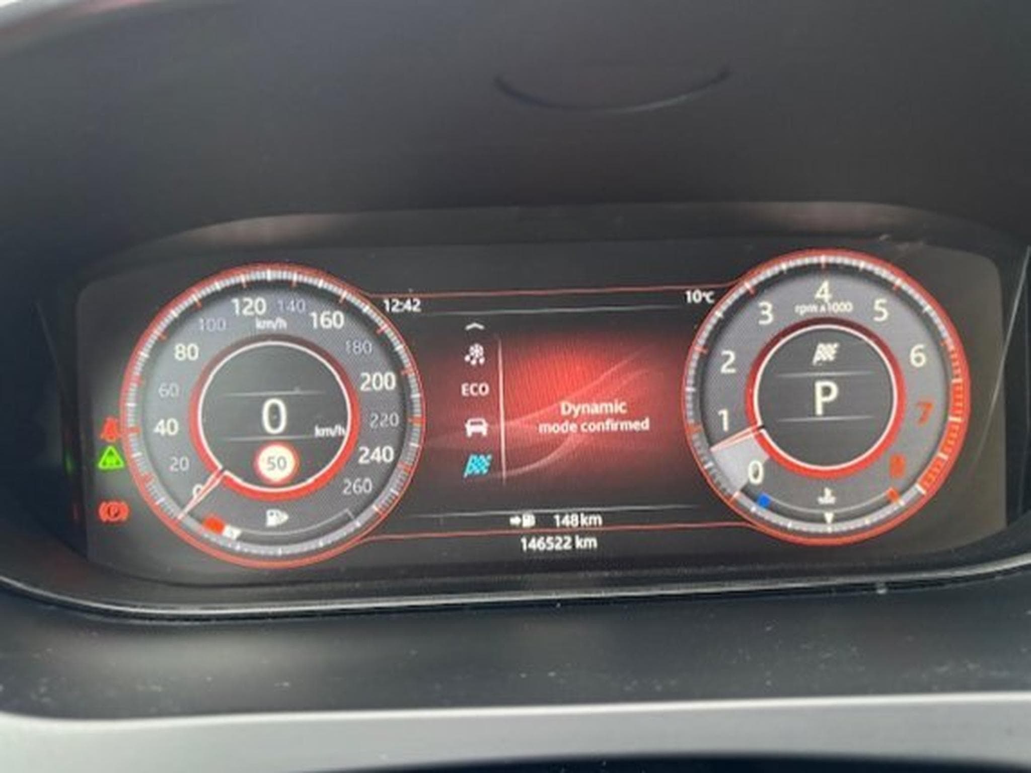 Jaguar E-Pace 250P R-Design (2018) - Photo 9