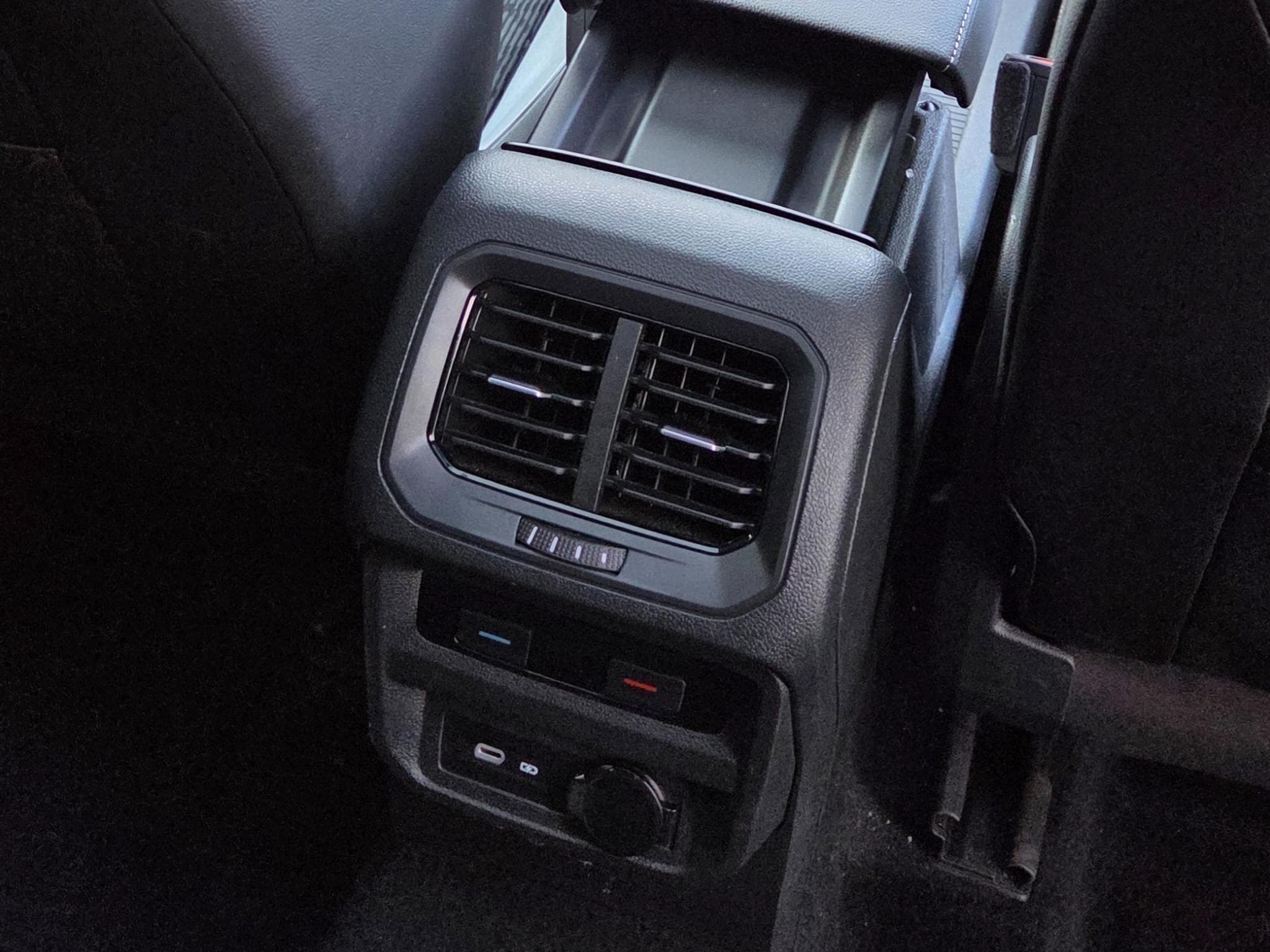 VW Tiguan R-Line 2.0 TDI 147kW 4Motion DSG7 (2021) - Foto 9