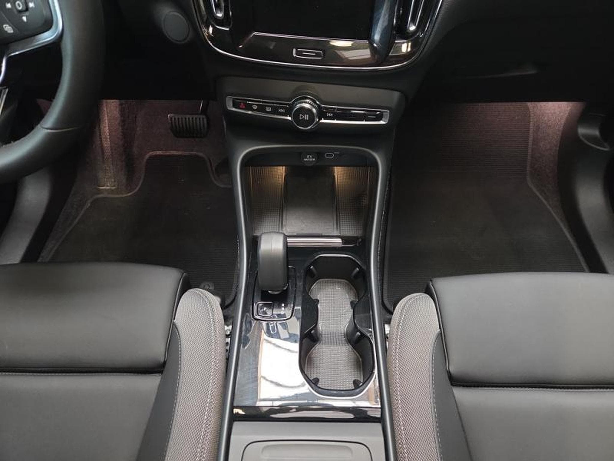 Volvo C40 Single Motor Extended Range / Electrique (2025) - Photo 11