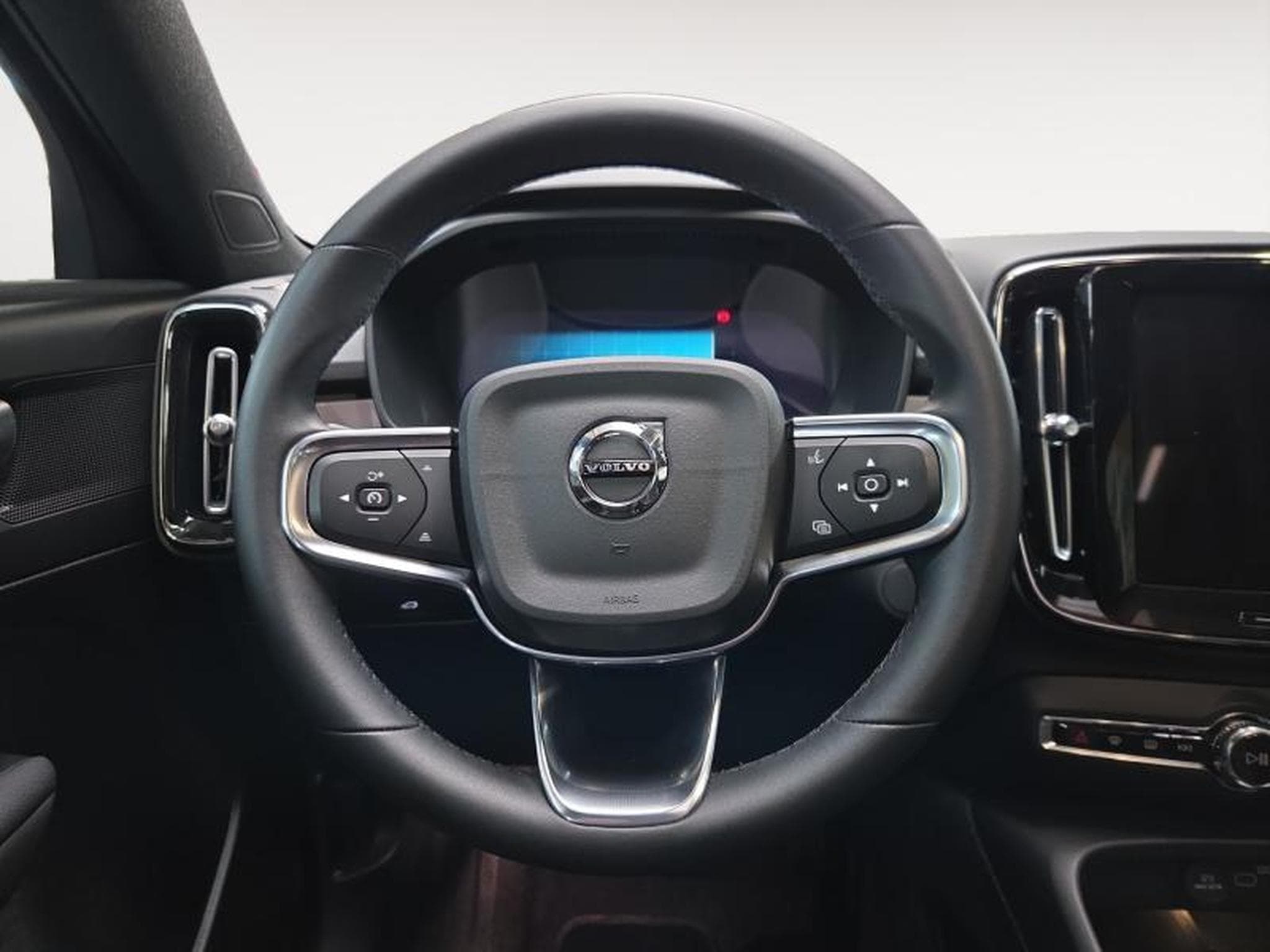 Volvo C40 Single Motor Extended Range / Electrique (2025) - Photo 12