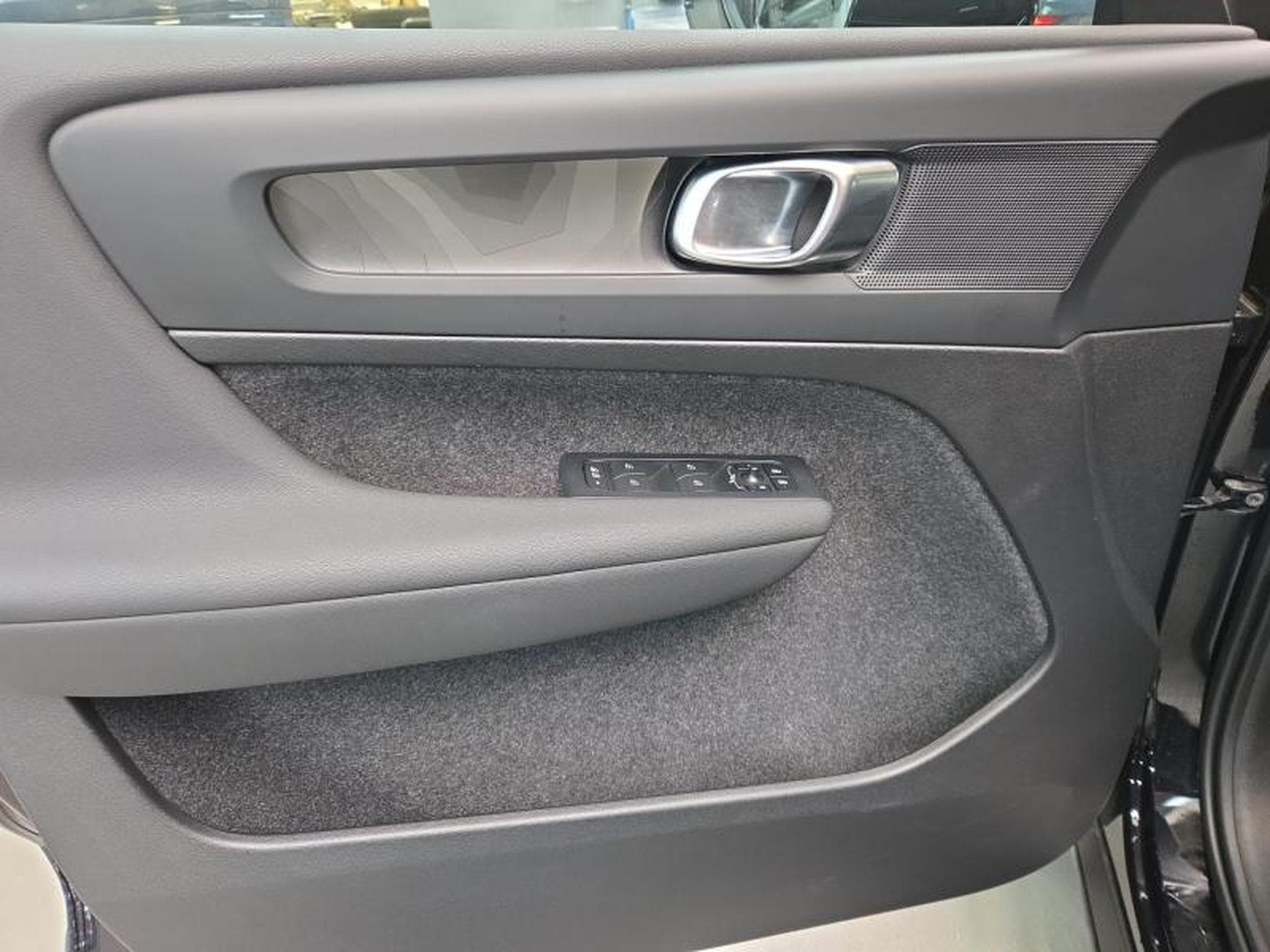 Volvo C40 Single Motor Extended Range / Electrique (2025) - Photo 20