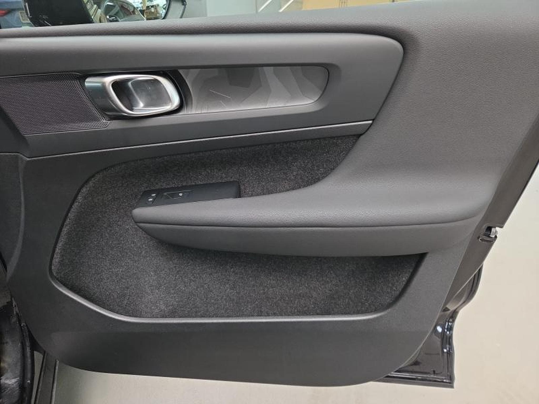 Volvo C40 Single Motor Extended Range / Electrique (2025) - Photo 21