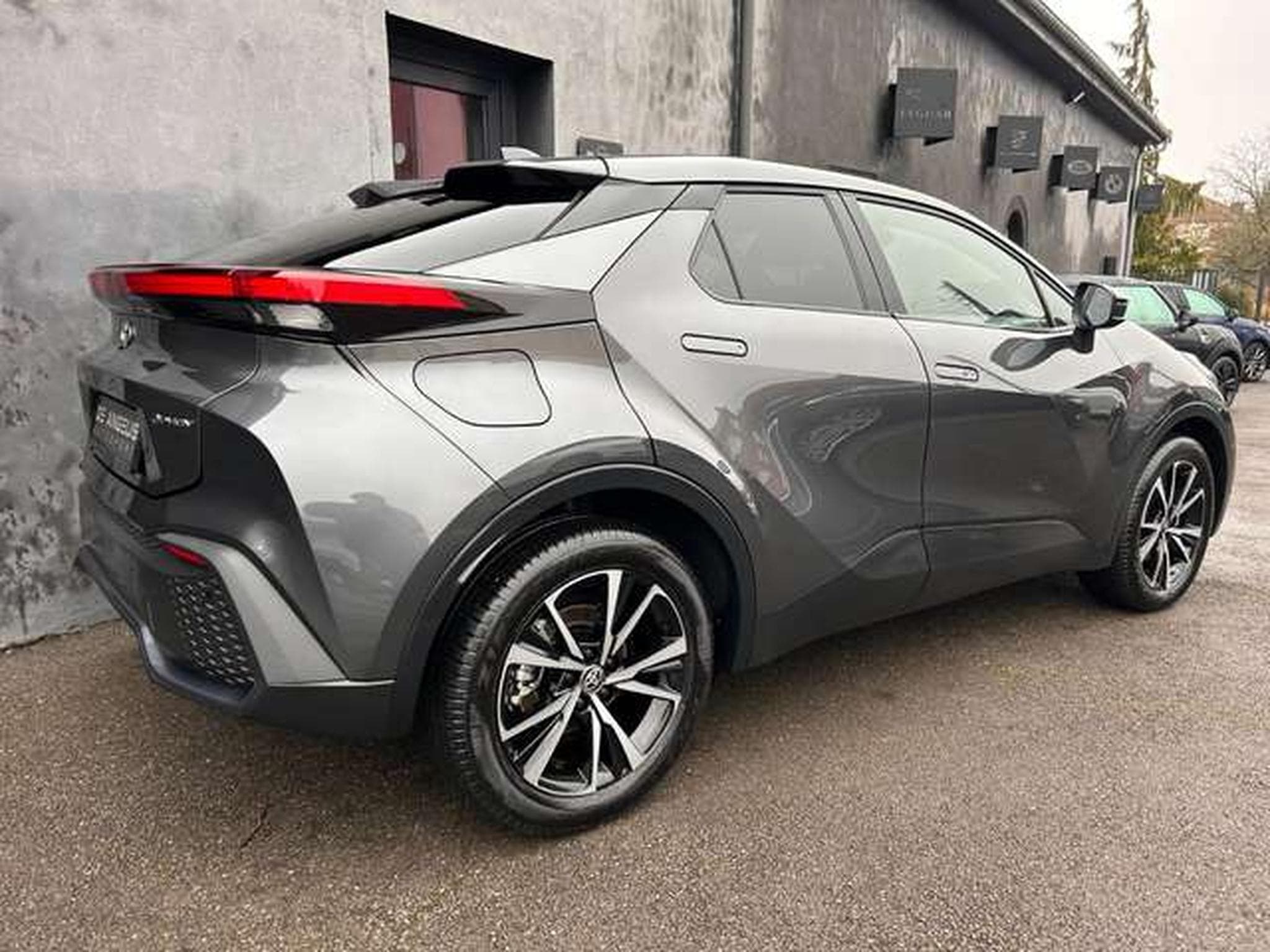 Toyota C-HR 2.0 HYBRID 223 MULTIDRIVE ECVT DESIGN (2025) - Foto 11