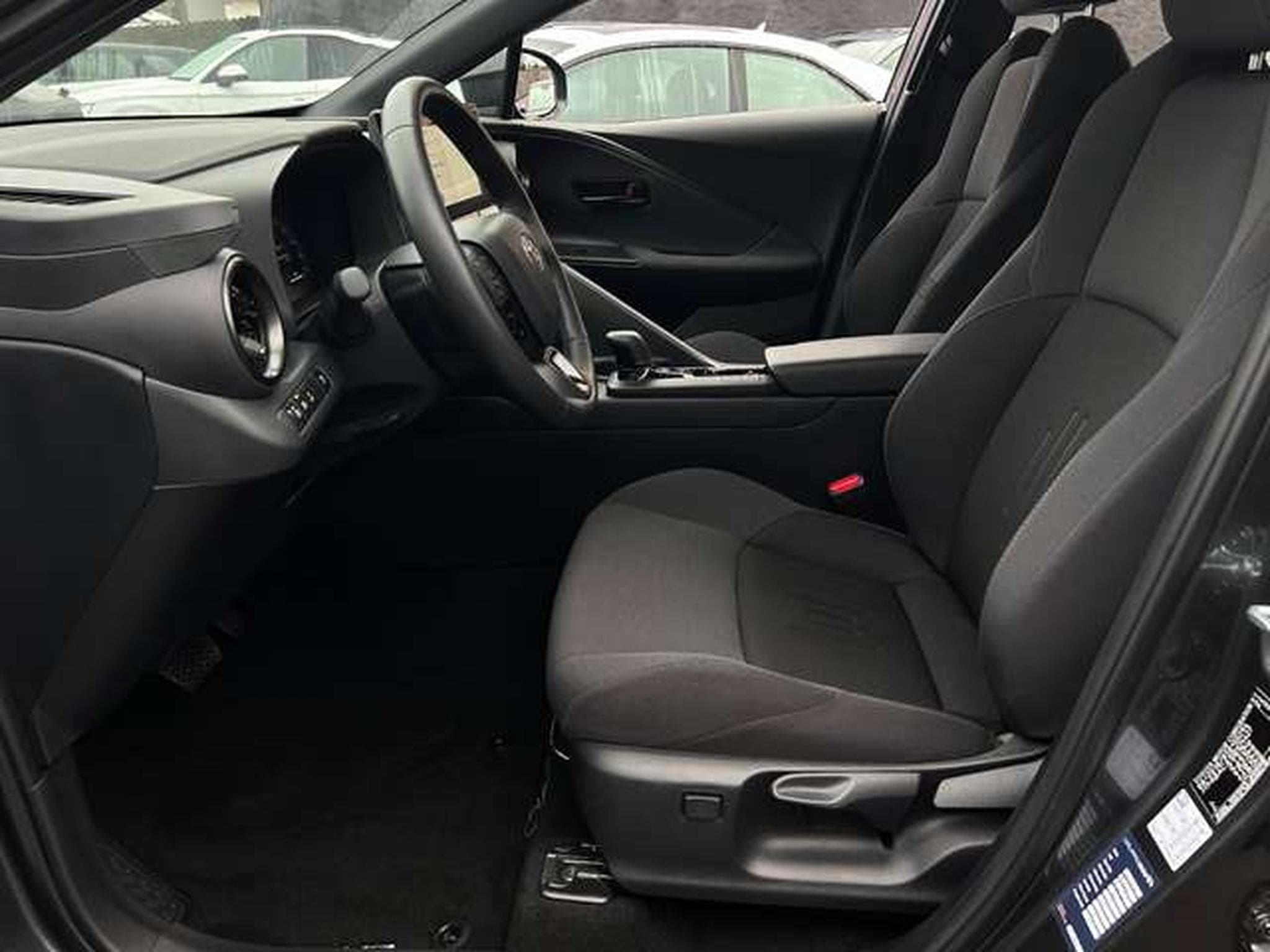 Toyota C-HR 2.0 HYBRID 223 MULTIDRIVE ECVT DESIGN (2025) - Foto 13