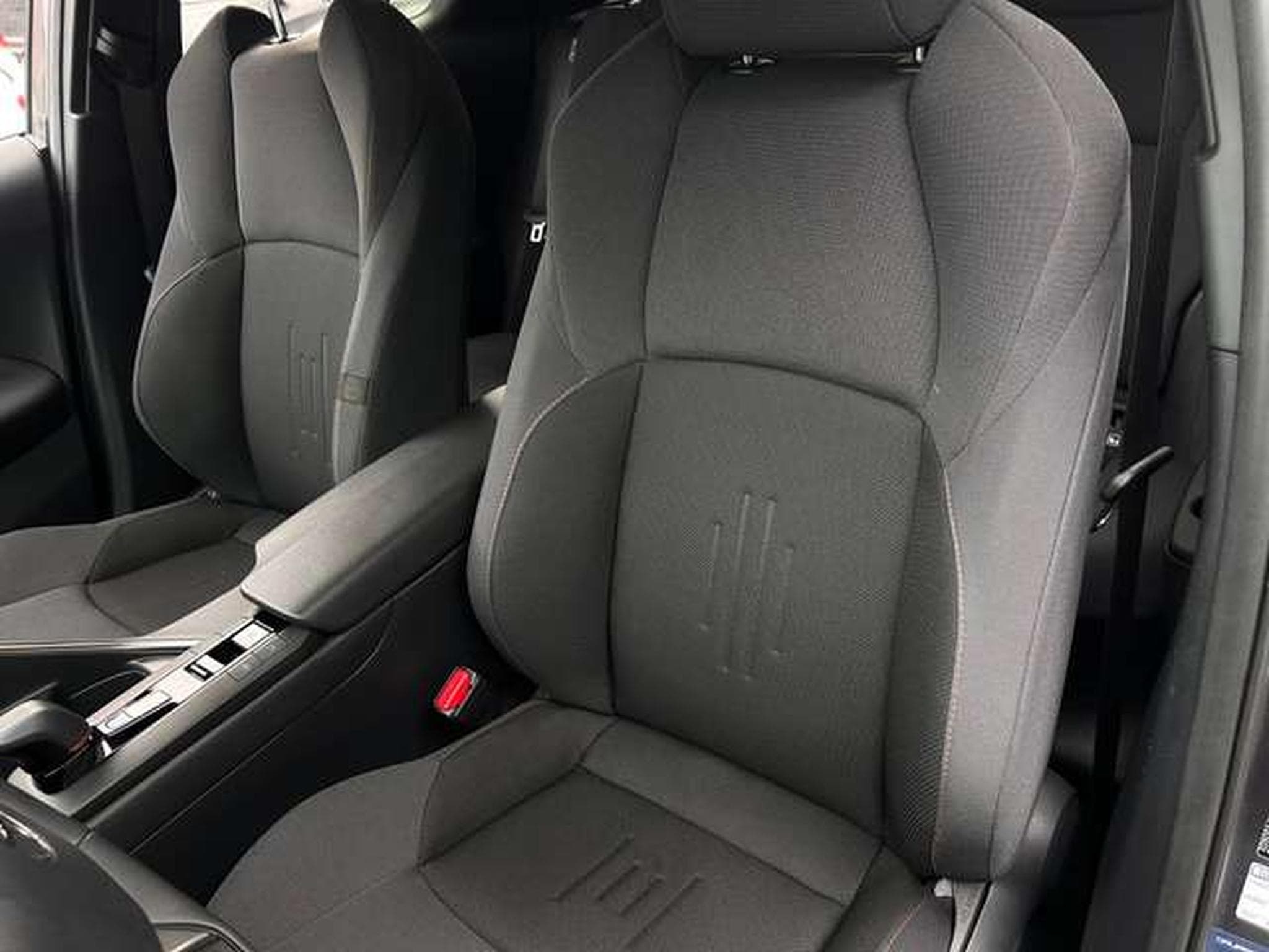 Toyota C-HR 2.0 HYBRID 223 MULTIDRIVE ECVT DESIGN (2025) - Foto 14