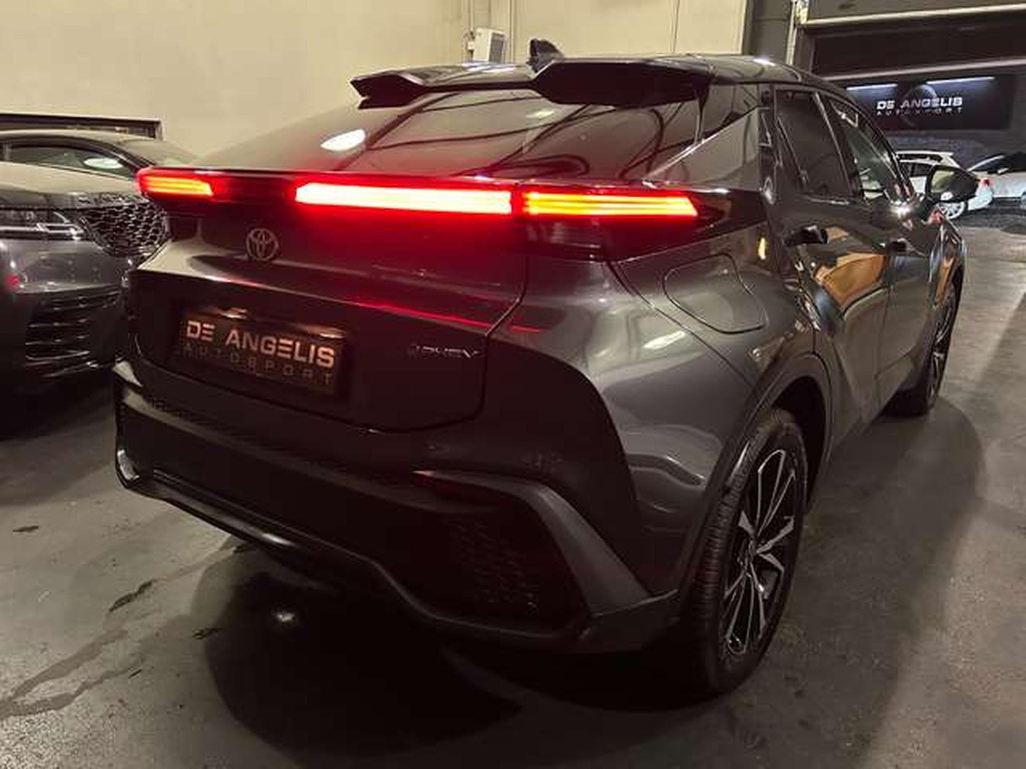 Toyota C-HR 2.0 HYBRID 223 MULTIDRIVE ECVT DESIGN (2025) - Foto 5