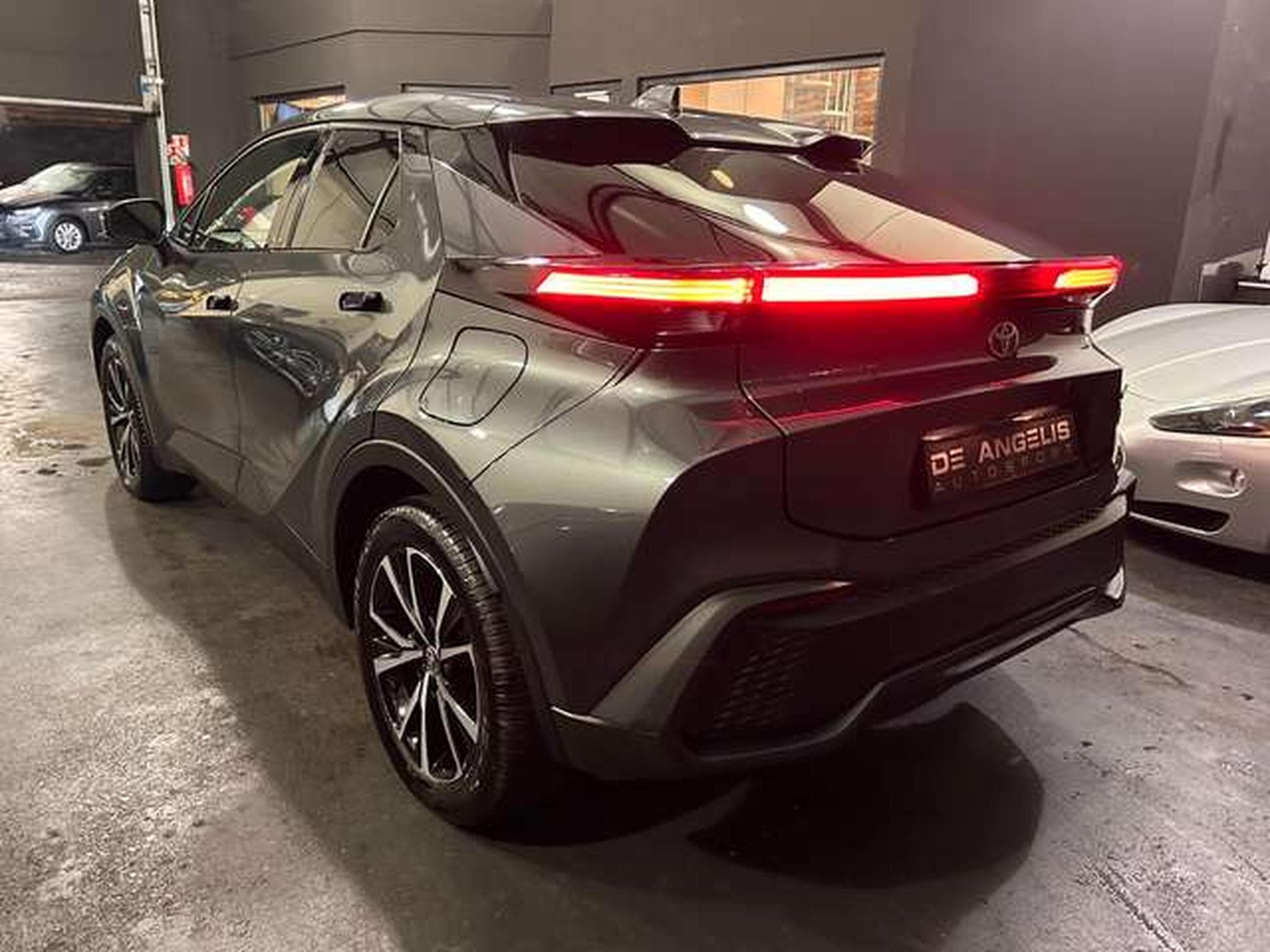 Toyota C-HR 2.0 HYBRID 223 MULTIDRIVE ECVT DESIGN (2025) - Foto 6