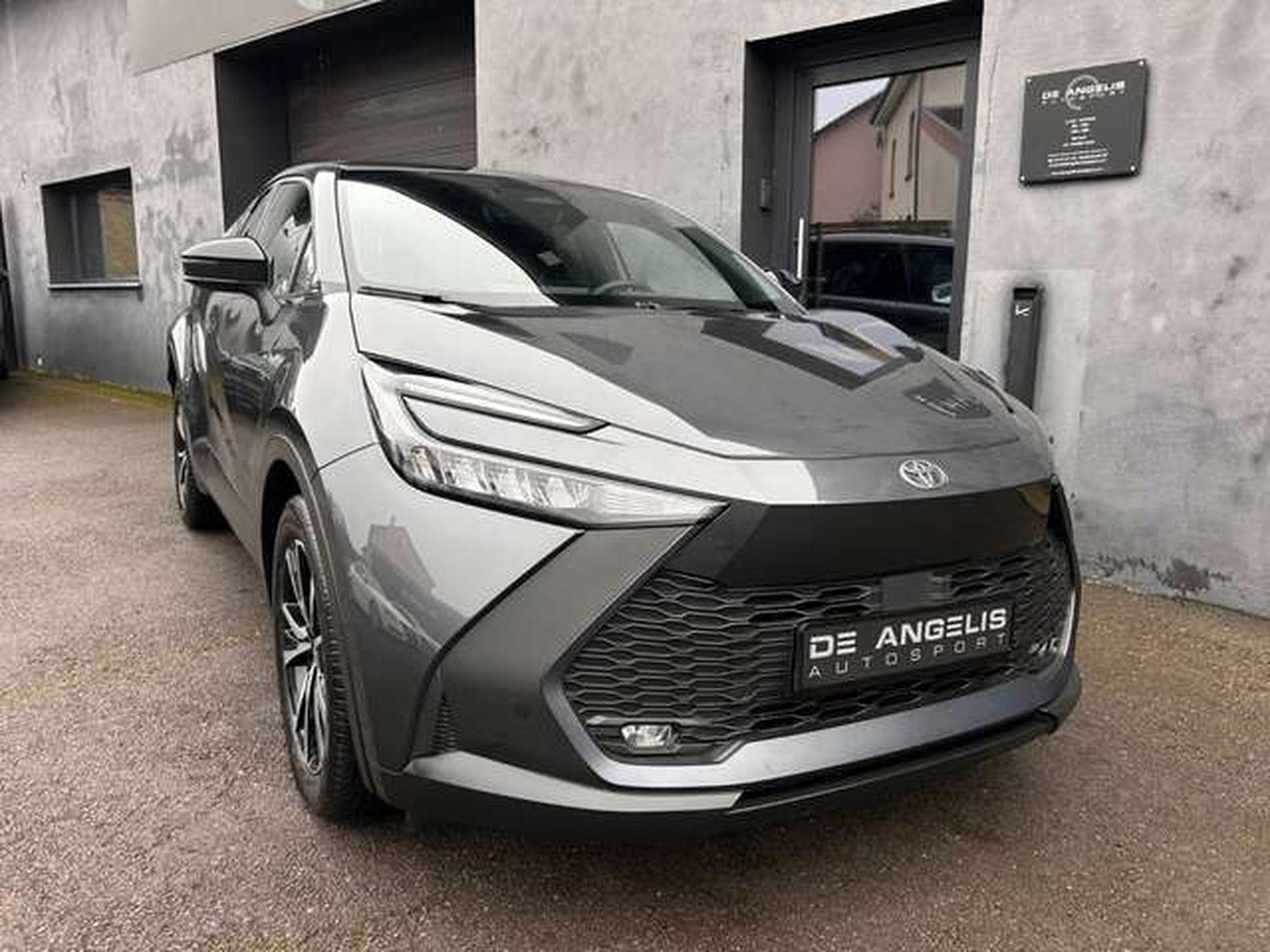Toyota C-HR 2.0 HYBRID 223 MULTIDRIVE ECVT DESIGN (2025) - Foto 9
