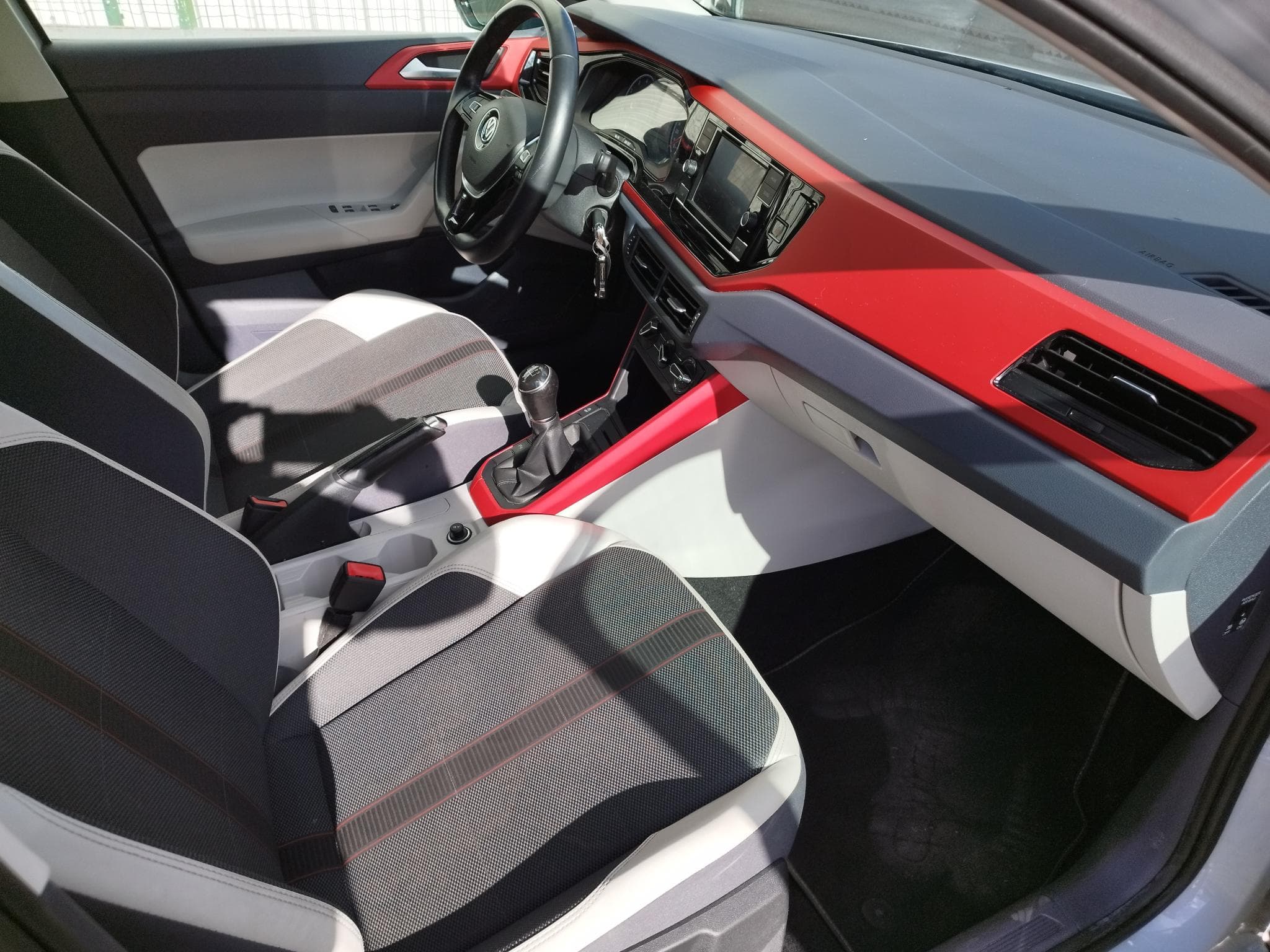 VW Polo POLO 1.L TSI BEATS (2018) - Foto 9