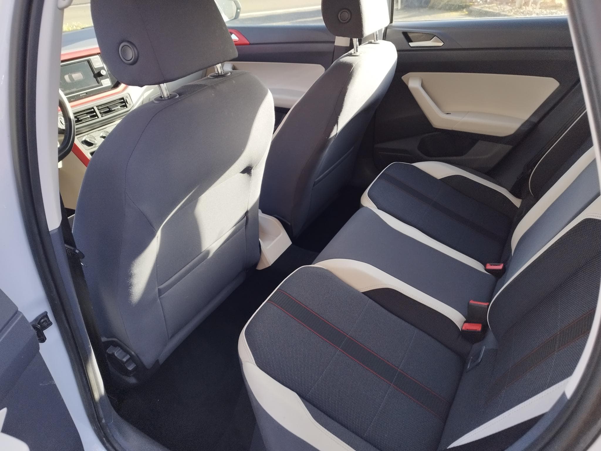 VW Polo POLO 1.L TSI BEATS (2018) - Foto 12