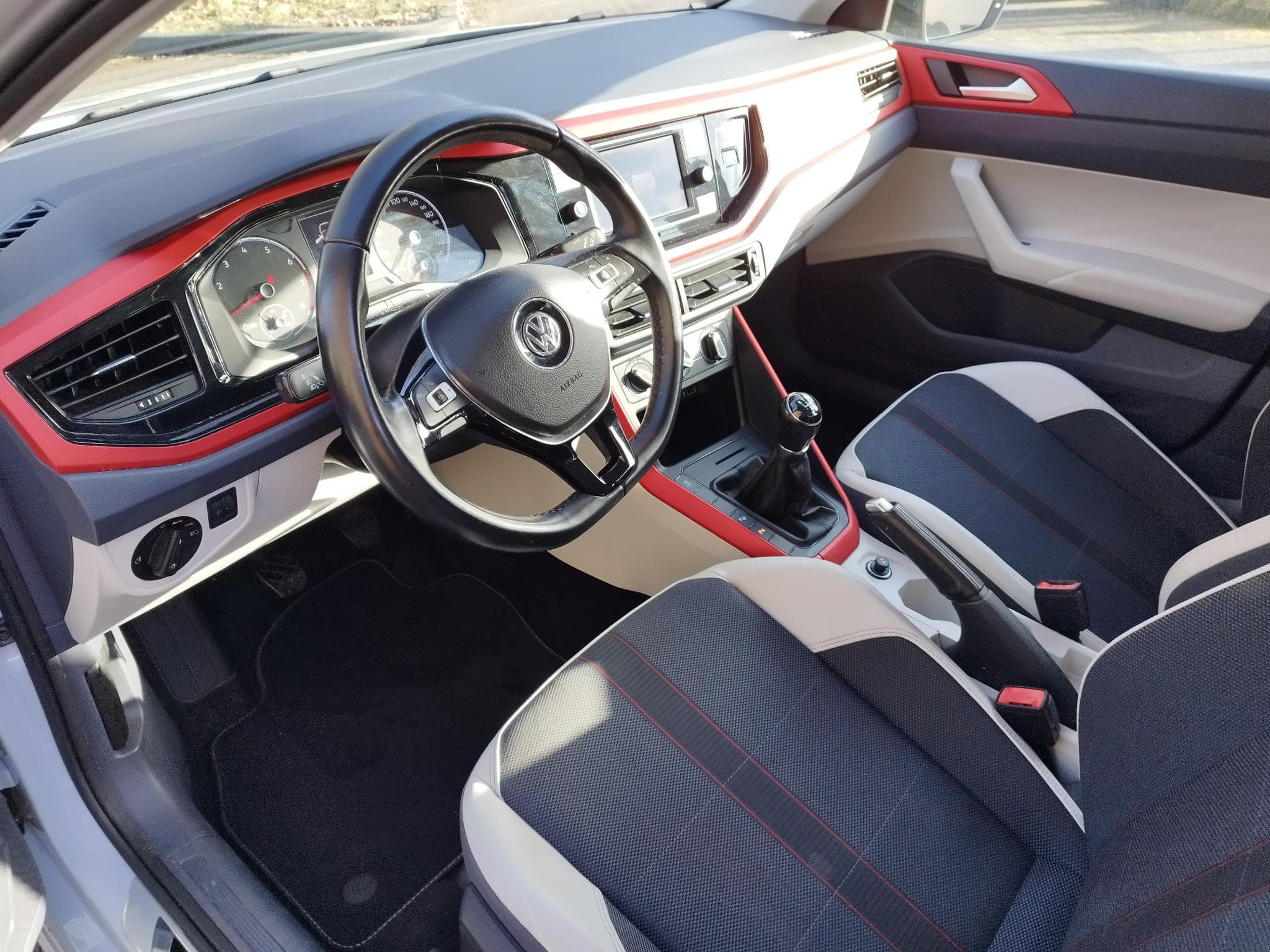 VW Polo POLO 1.L TSI BEATS (2018) - Foto 13